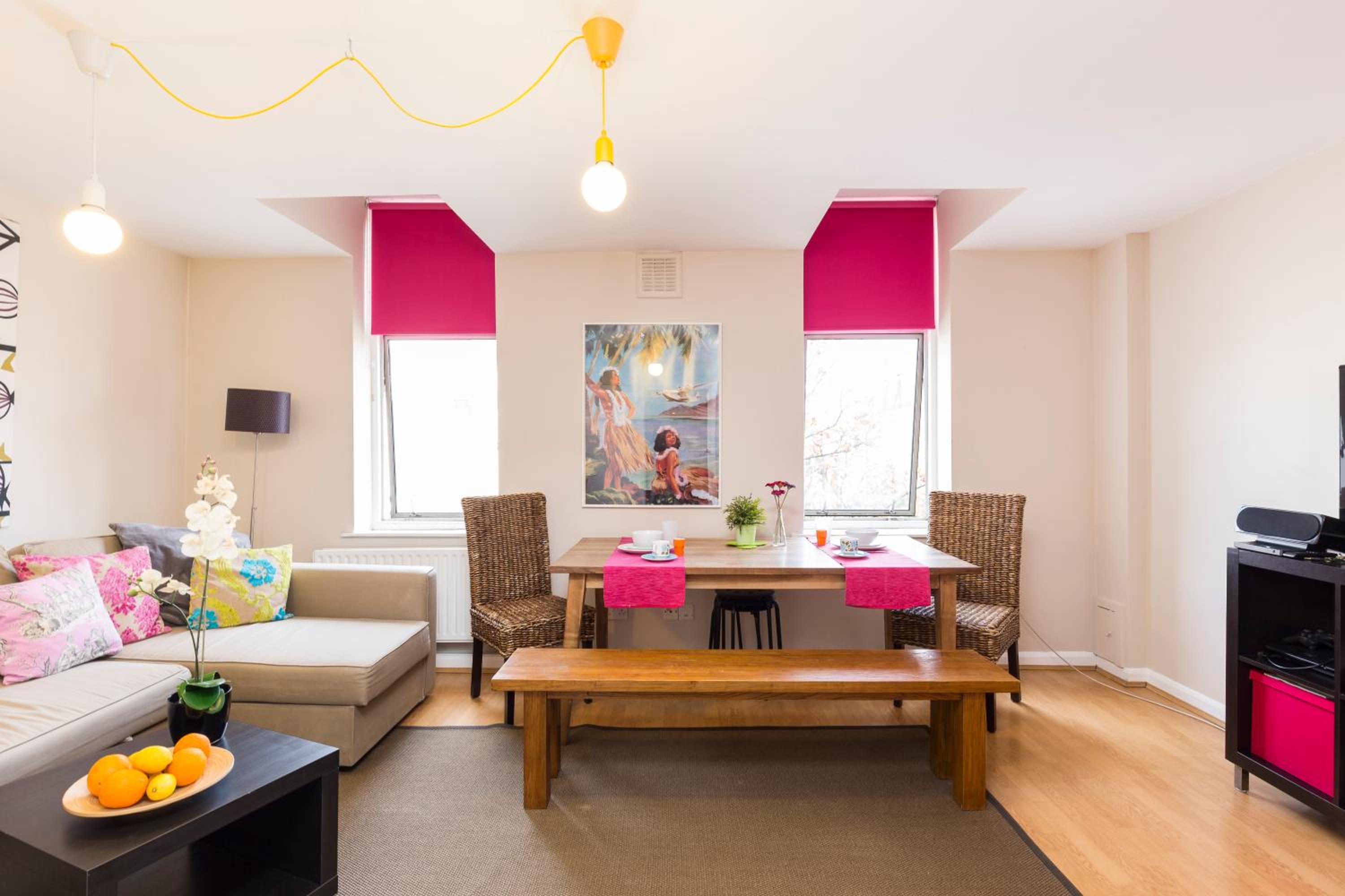 Modernised Apartments 1 and 2 Bedrooms Option Terrace and Balcony High Street