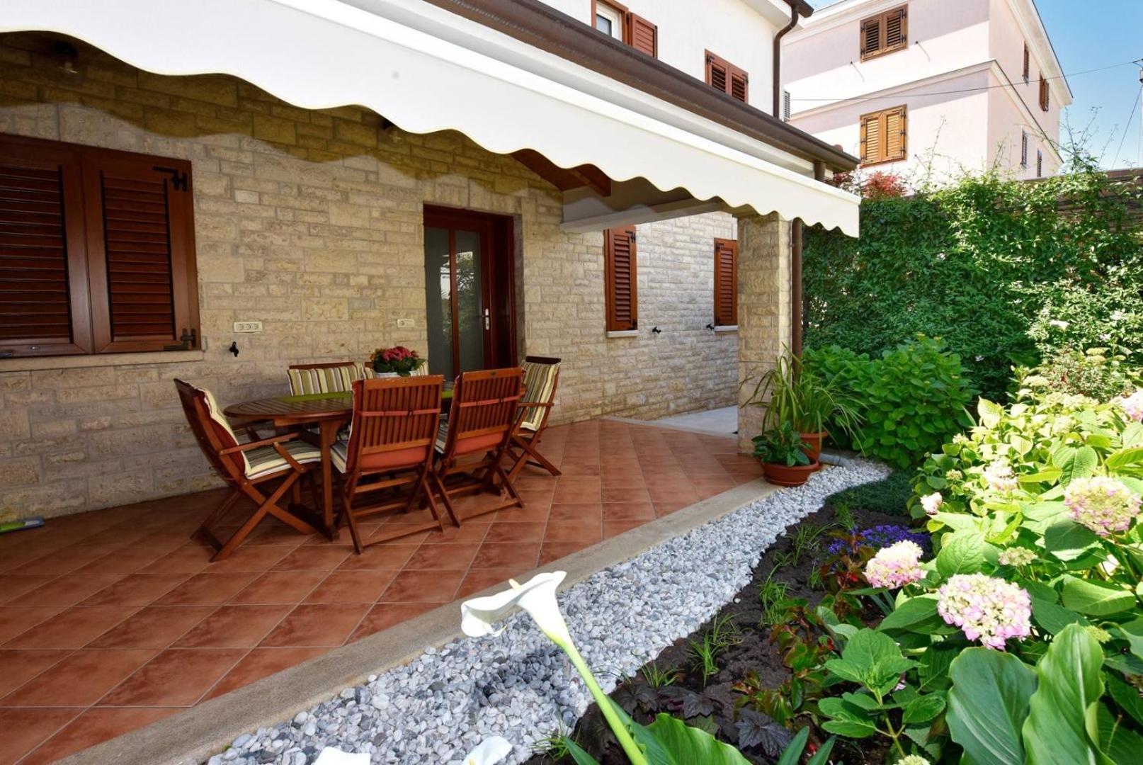 Apartments Sanja in one of favourite part of Poreč beach area view 4