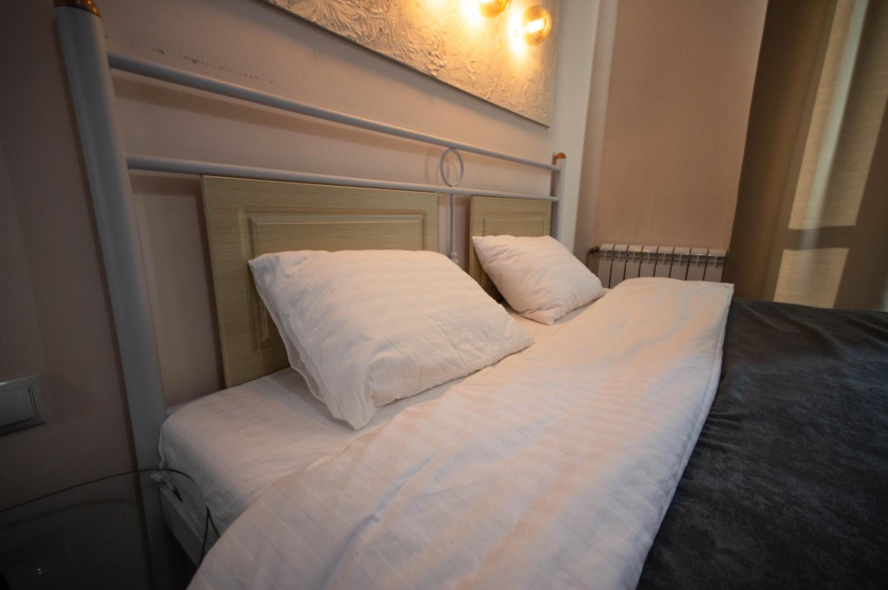 Kyiv Rouge Apartment