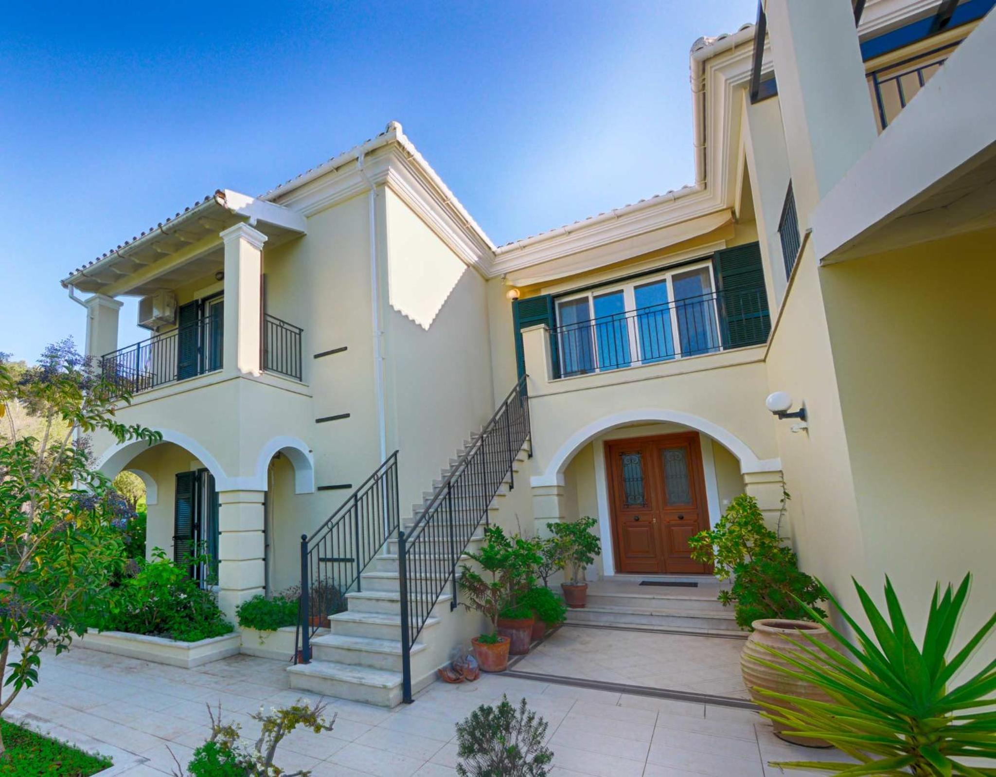 Spacious 4-Bedroom Villa with Private Pool and Stunning Sunset Views, 3 Minutes from the Beach view 5