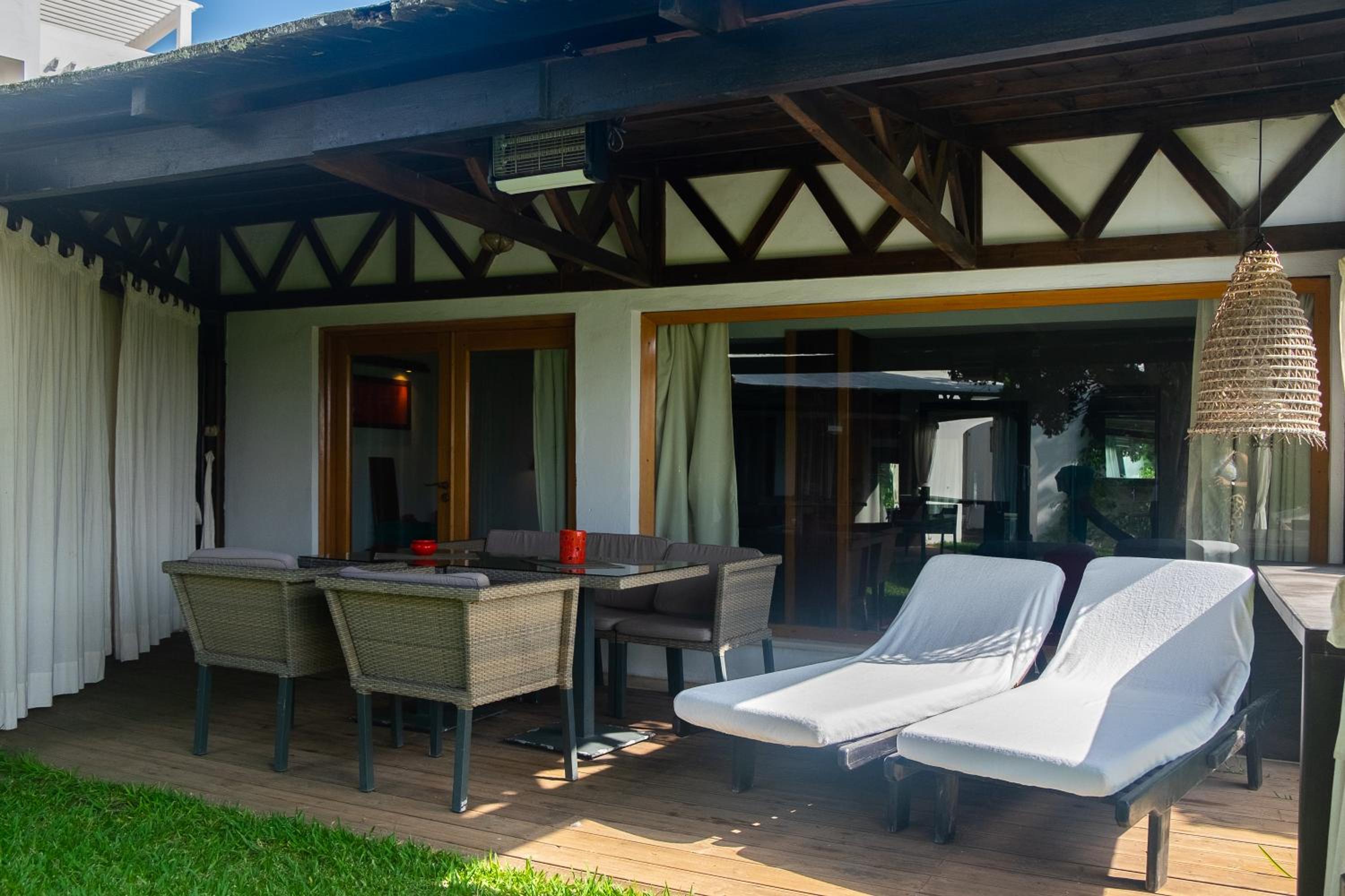 Balcony & Terrace