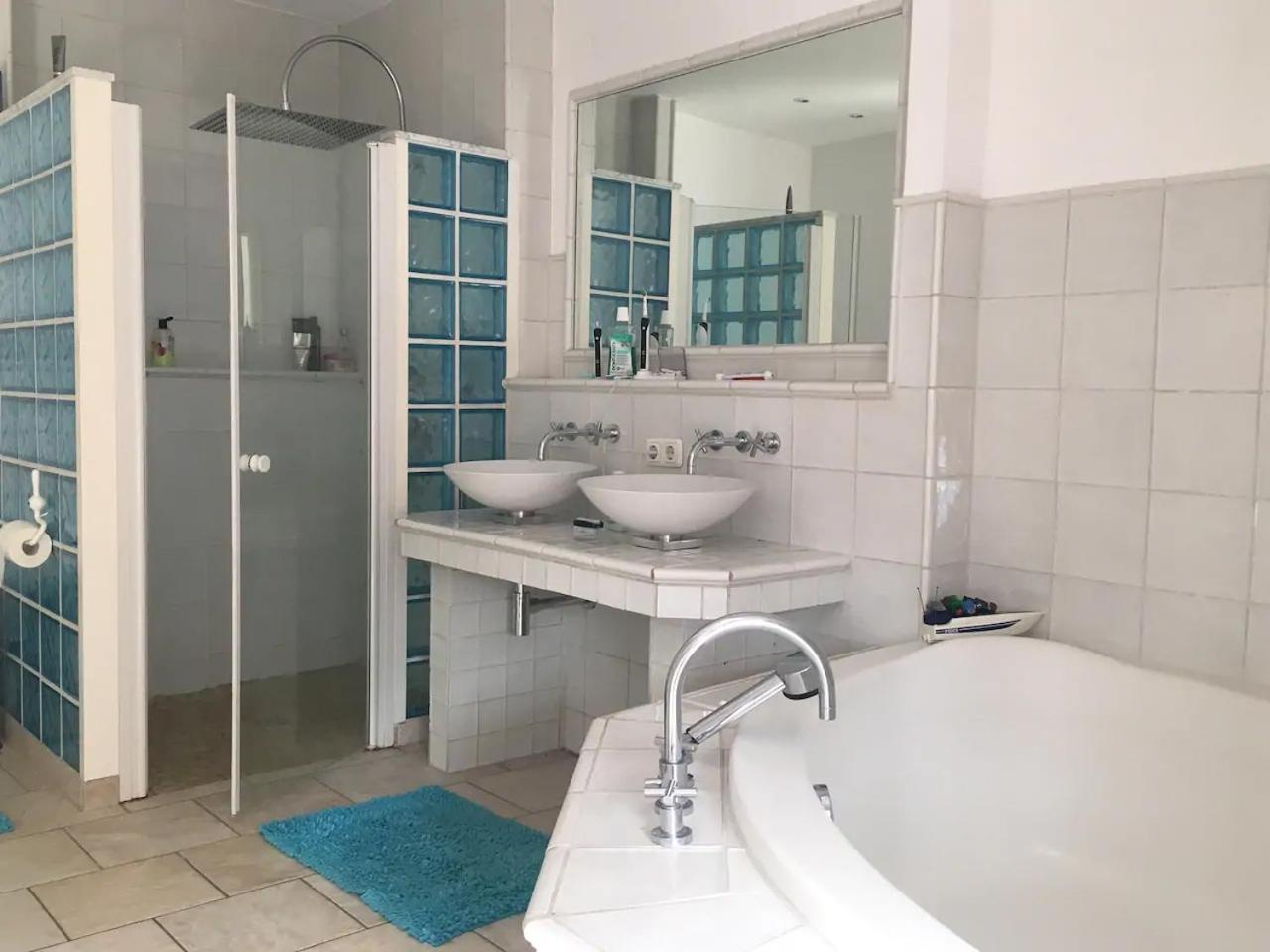 Schönste Lage am Rhein in unmittelbarer Stadtnähe, B & B