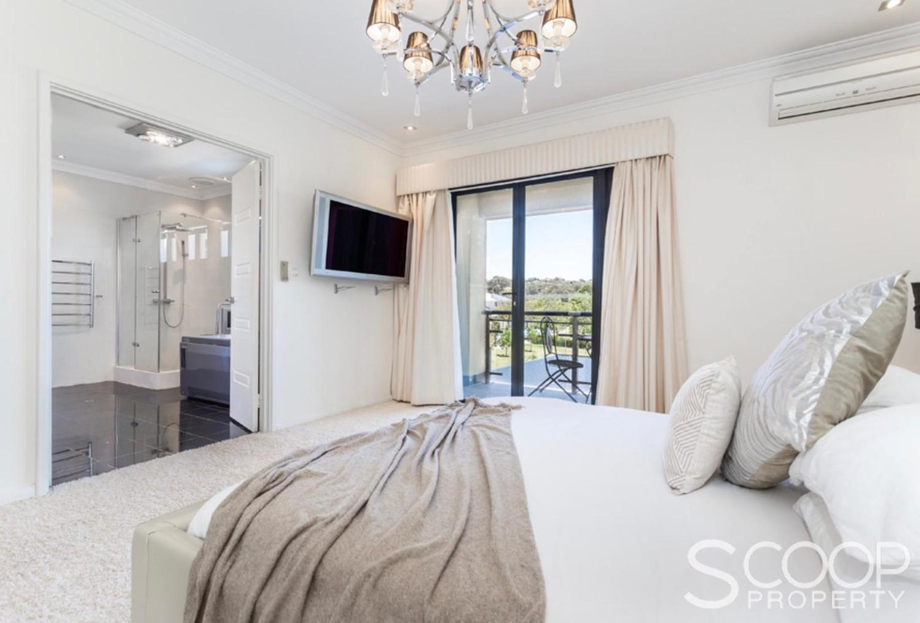 Luxury Villa W Pool & Spa 5 BEDROOMS