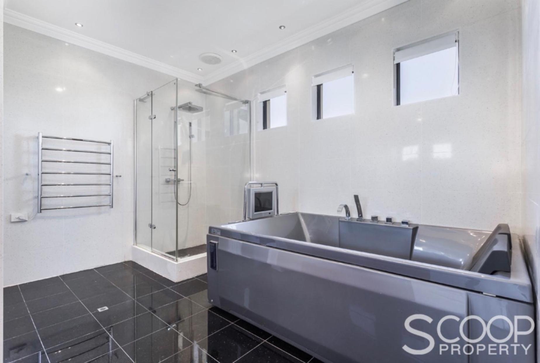 Luxury Villa W Pool & Spa 5 BEDROOMS