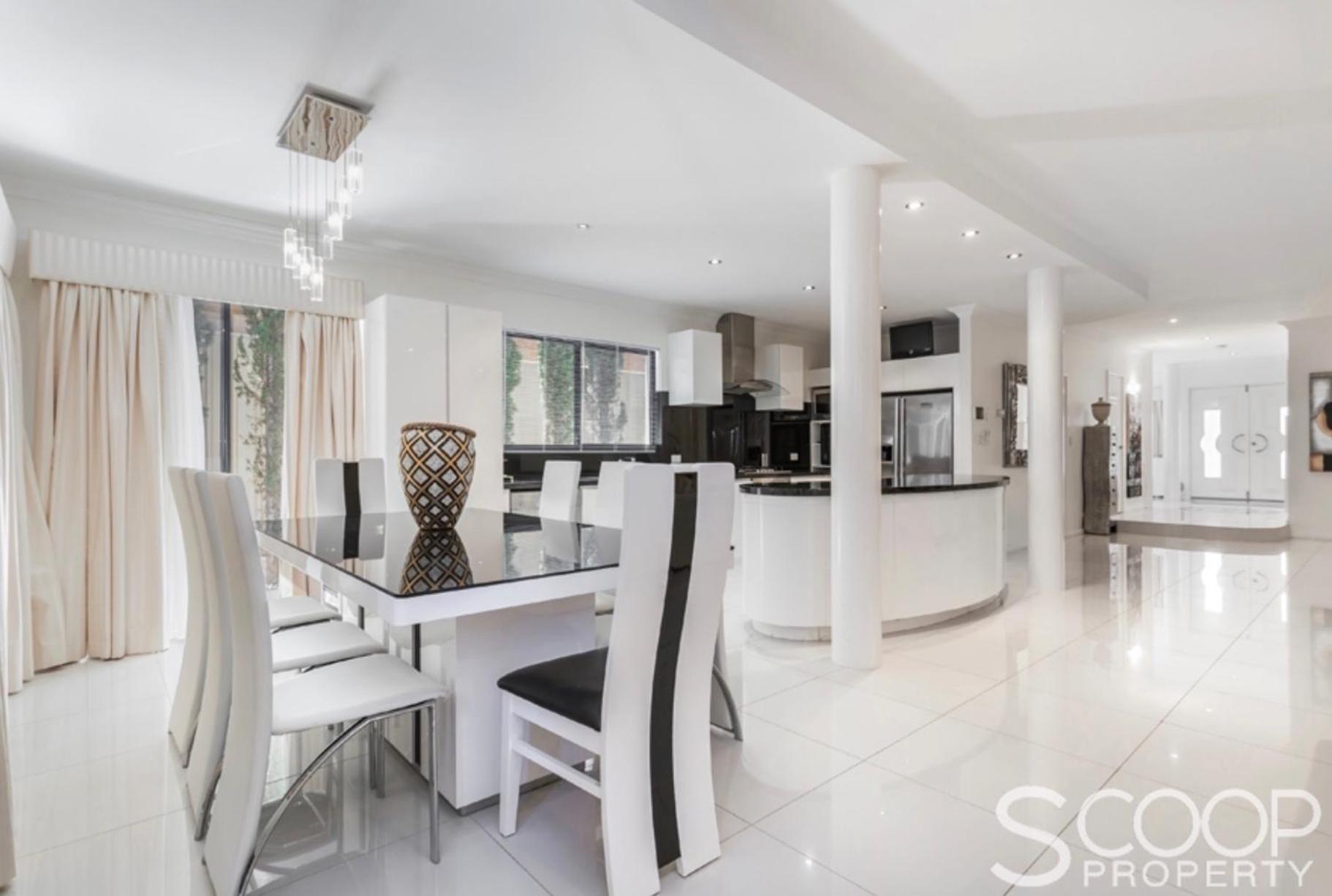 Luxury Villa W Pool & Spa 5 BEDROOMS