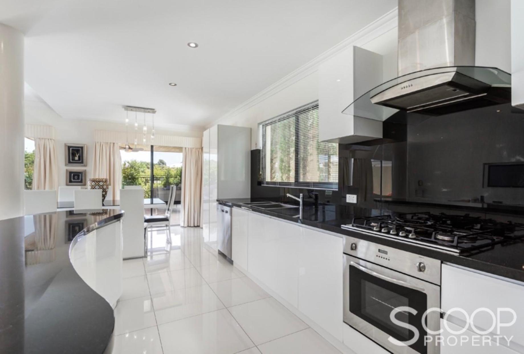 Luxury Villa W Pool & Spa 5 BEDROOMS