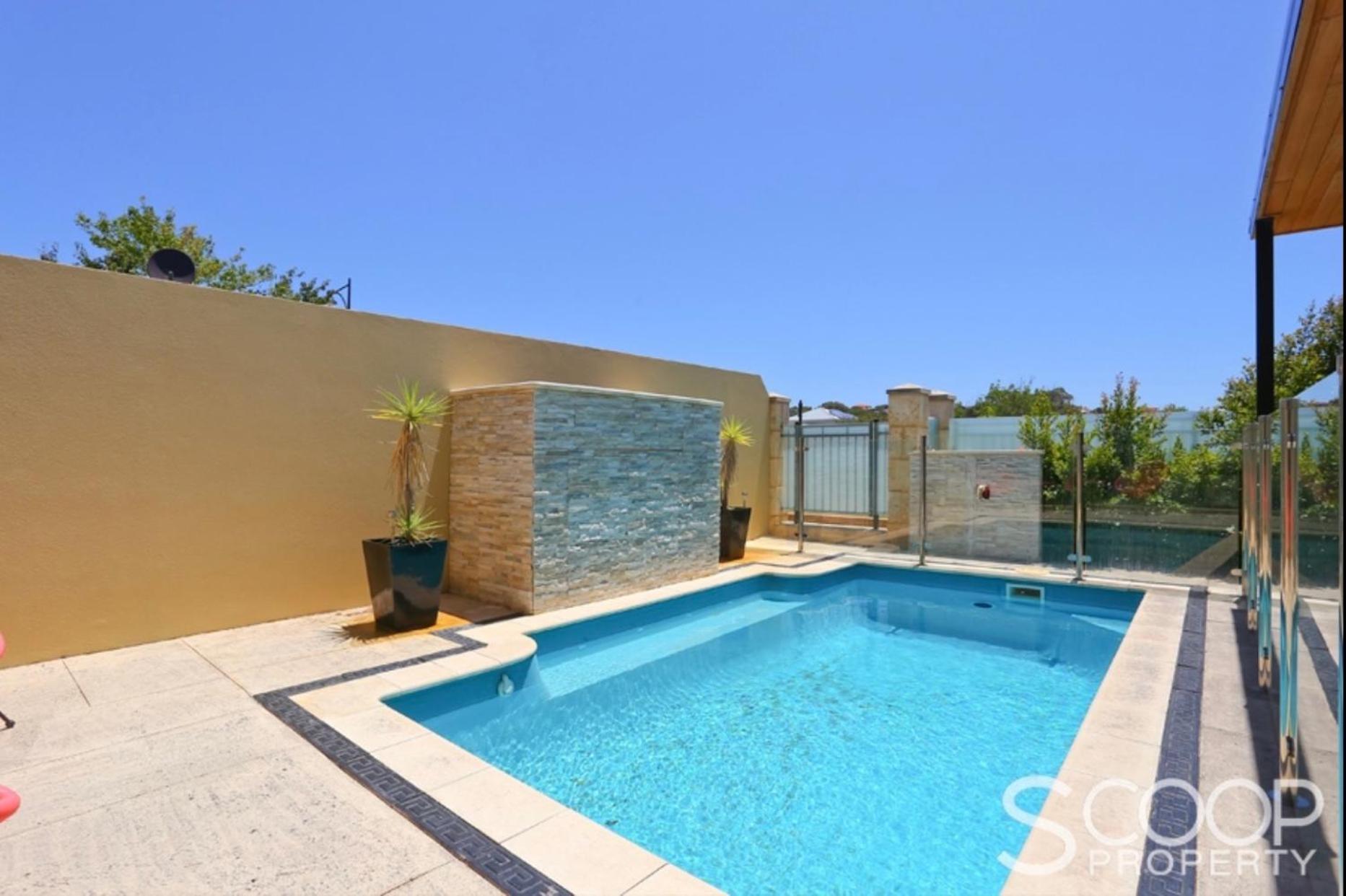 Luxury Villa W Pool & Spa 5 BEDROOMS
