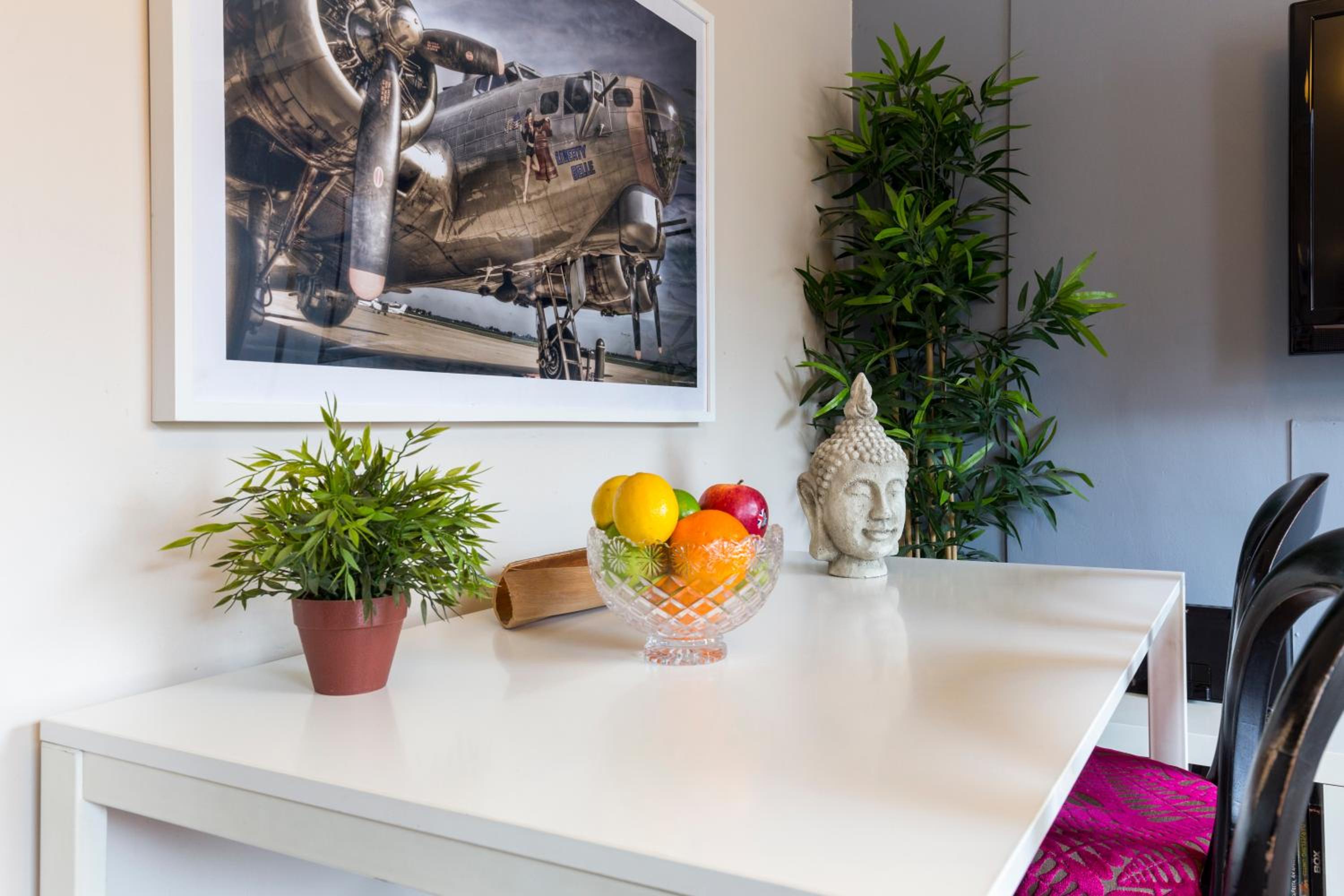 Modernised Apartments 1 and 2 Bedrooms Option Terrace and Balcony High Street