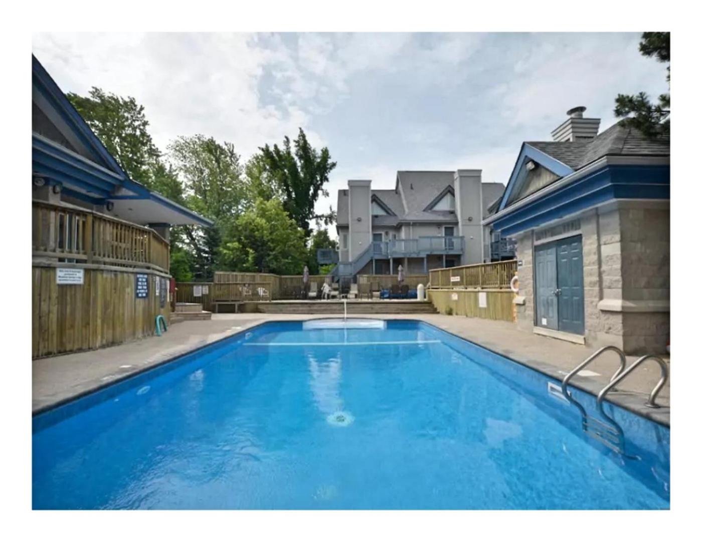 Quiet Hillside Studio - Wifi, Pool, Close to The Village