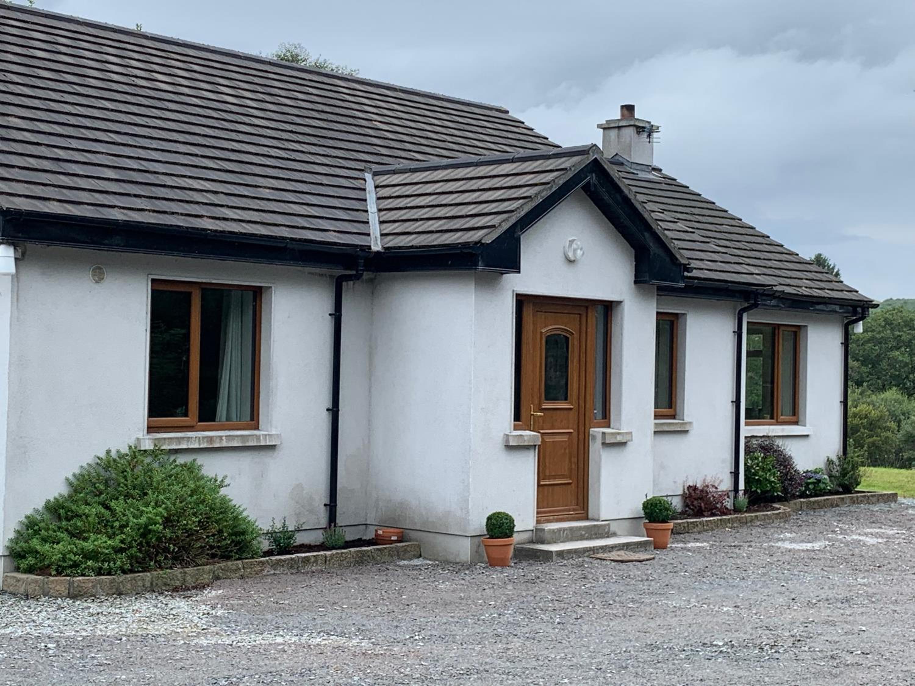 Secluded hilltop hideaway!