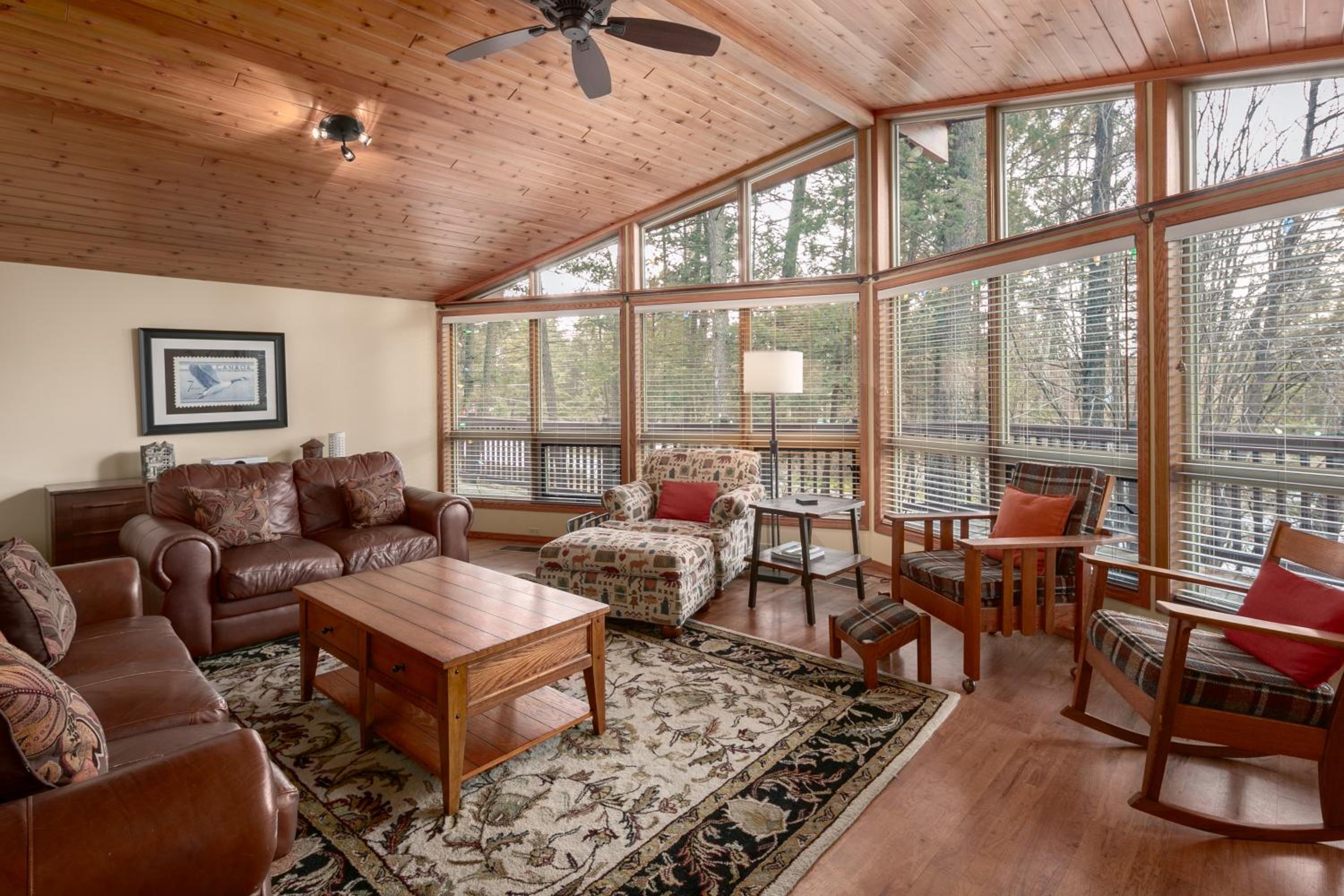 Falcon Cabin - Image 4