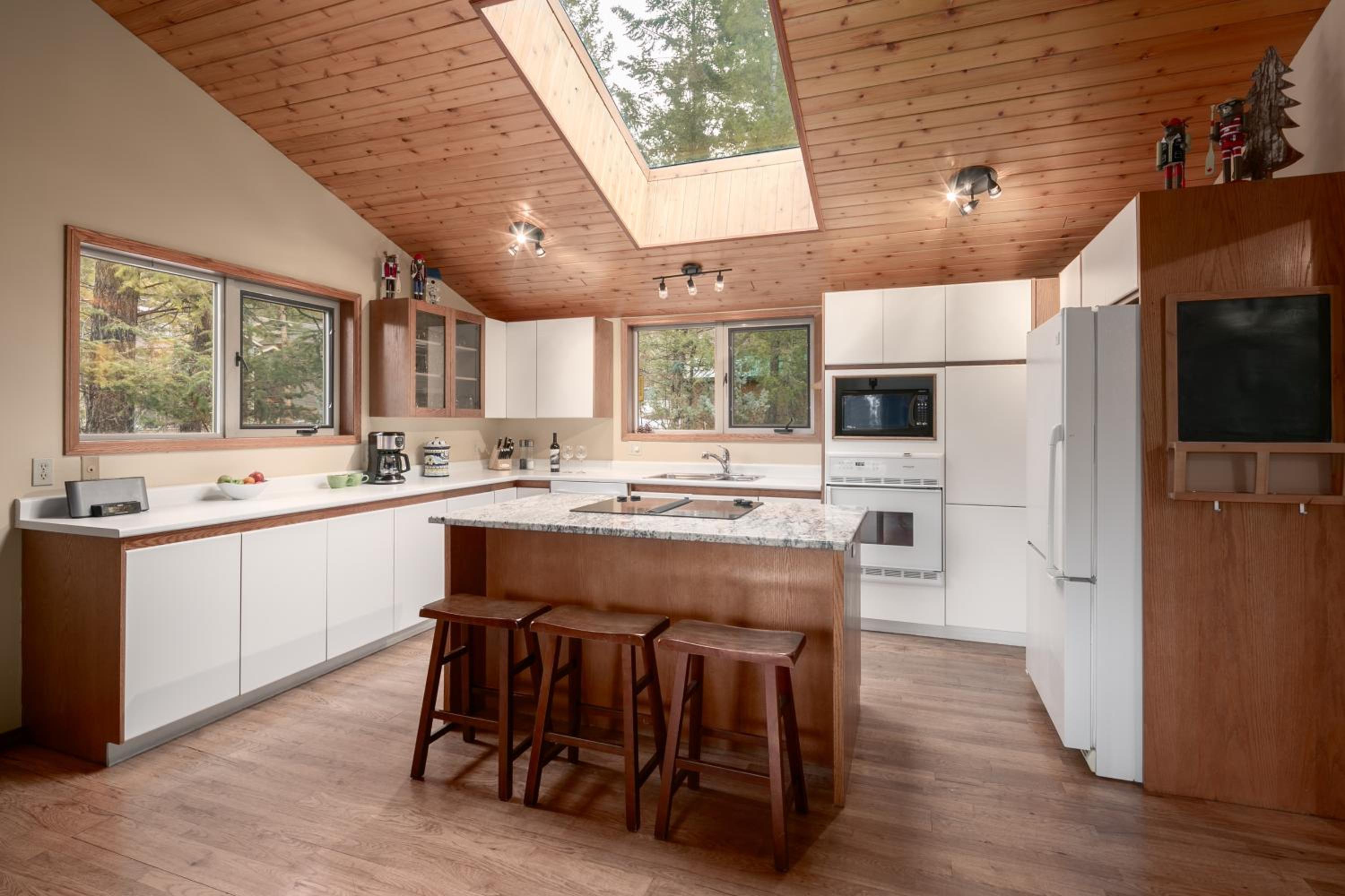 Falcon Cabin - Image 3