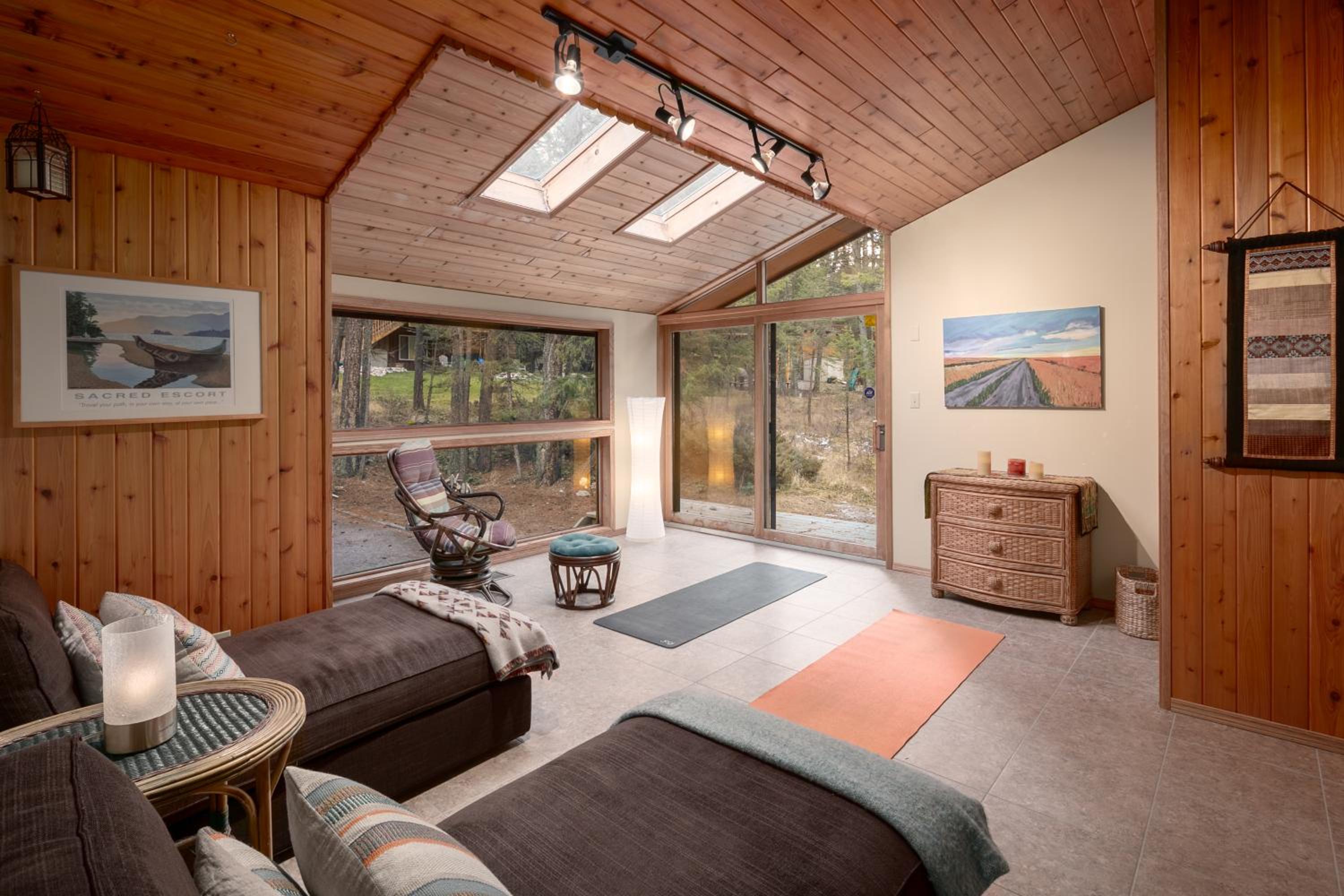 Falcon Cabin