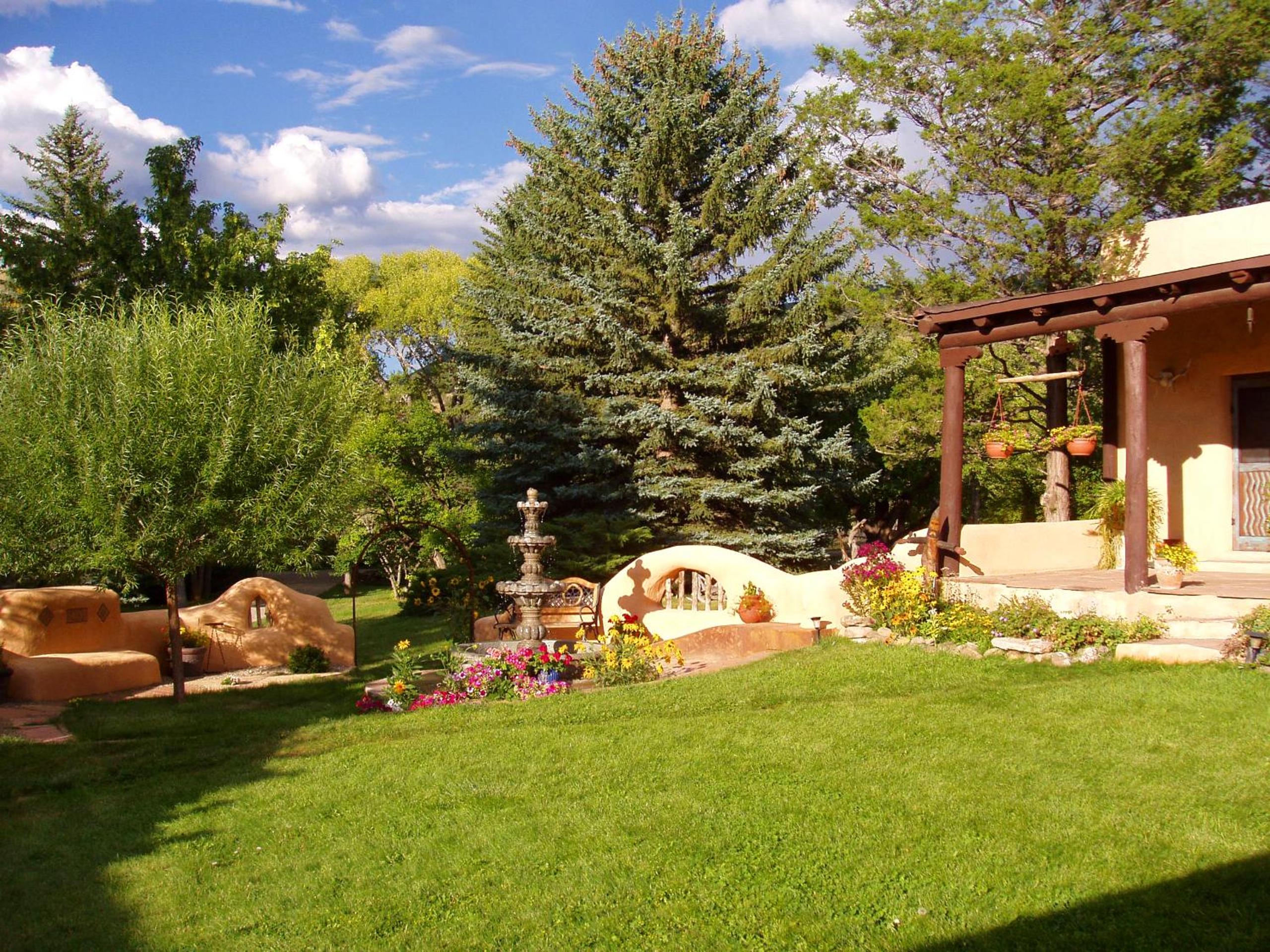 Old Taos Guesthouse B&B view 3