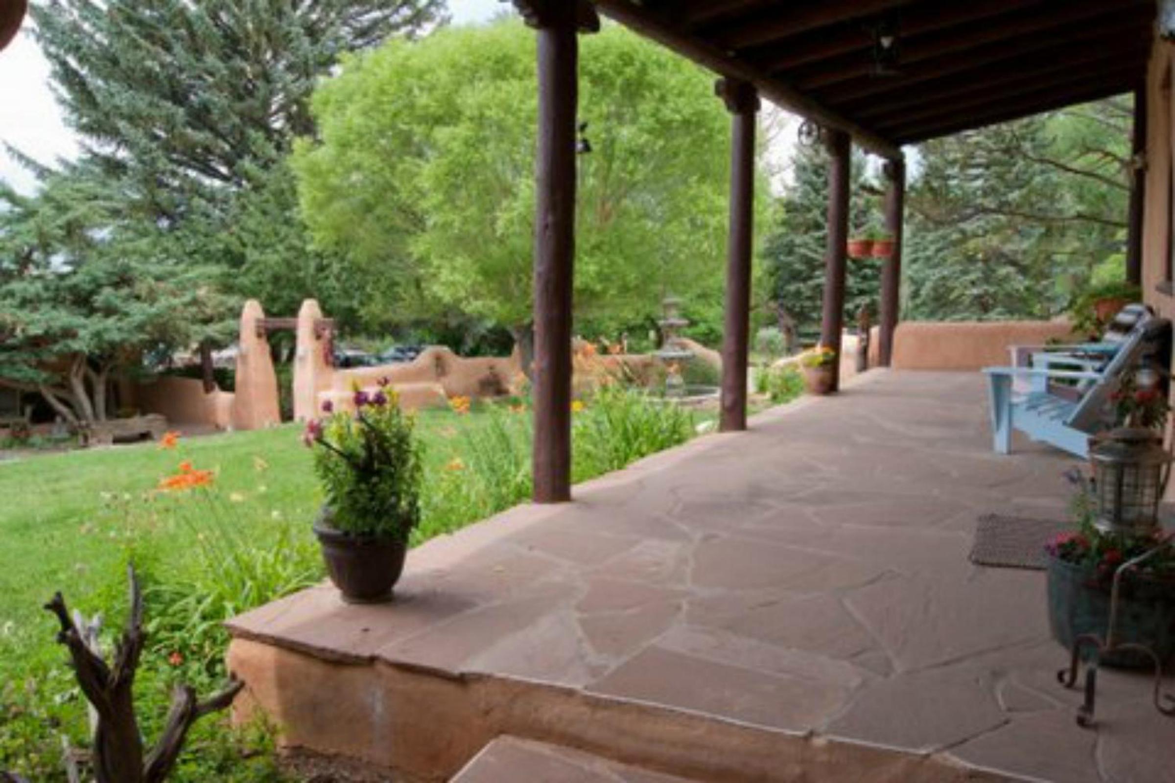 Old Taos Guesthouse B&B view 5