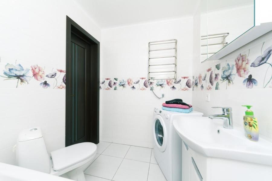 Two-bedroom Apartment in Kharkivske Pozniaky District