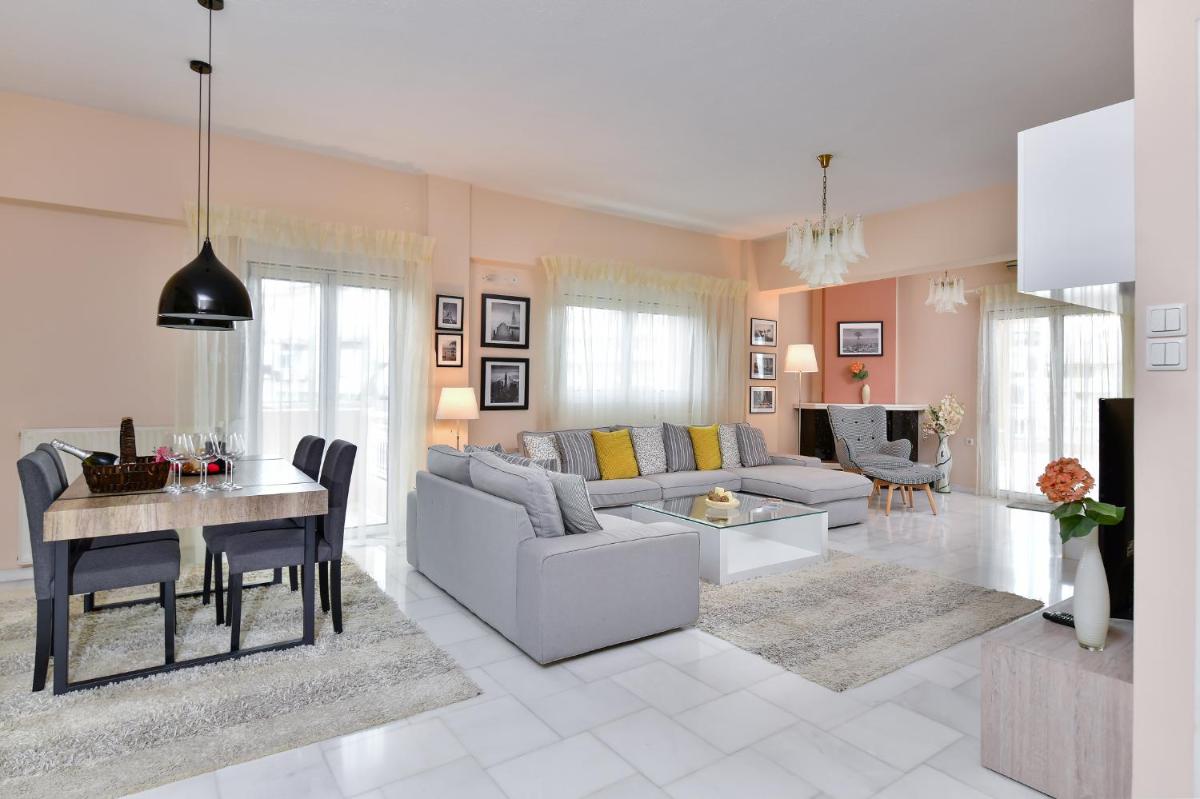 Zephyr Luxury Apartment photo 2