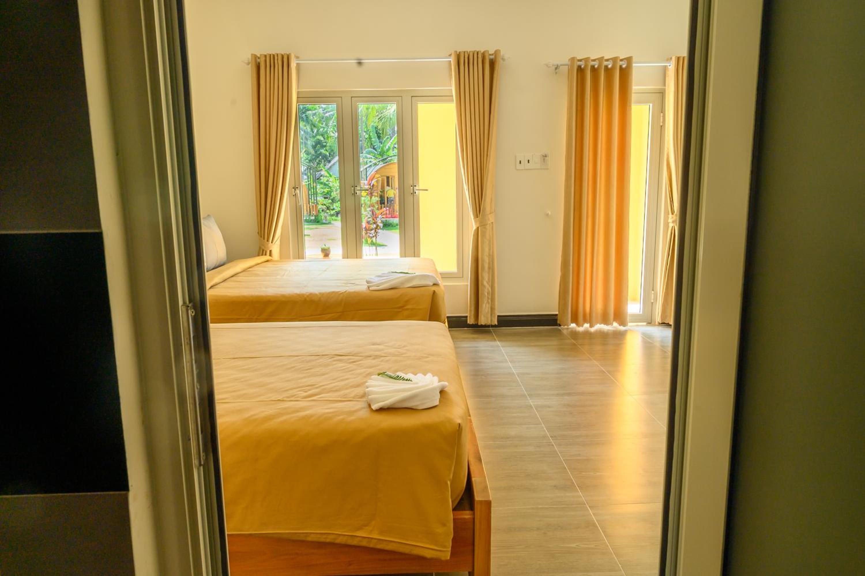Vida Loca Sunset Beach Resort
