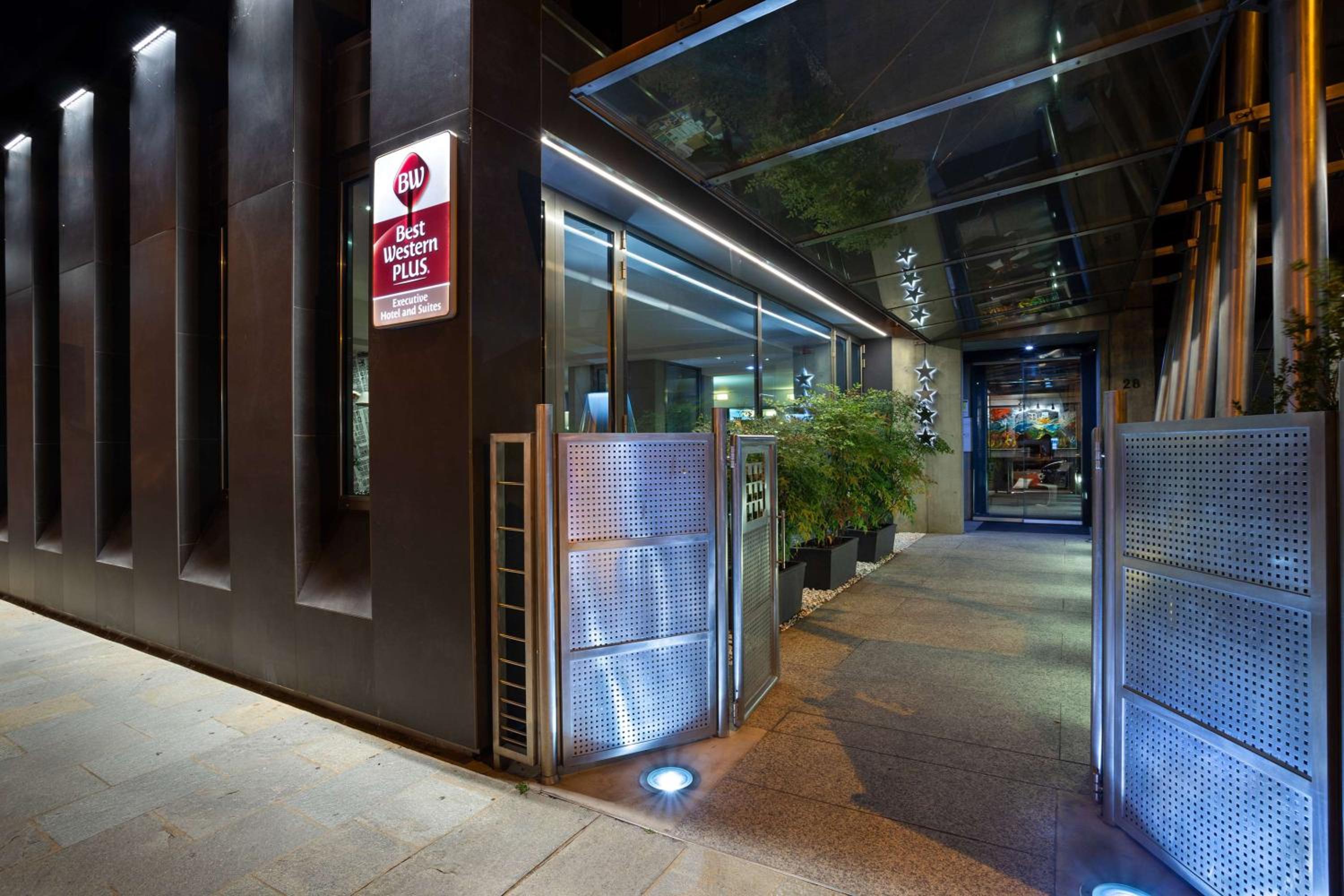 Hotel Best Western Plus Executive Hotel and Suites - Image 1