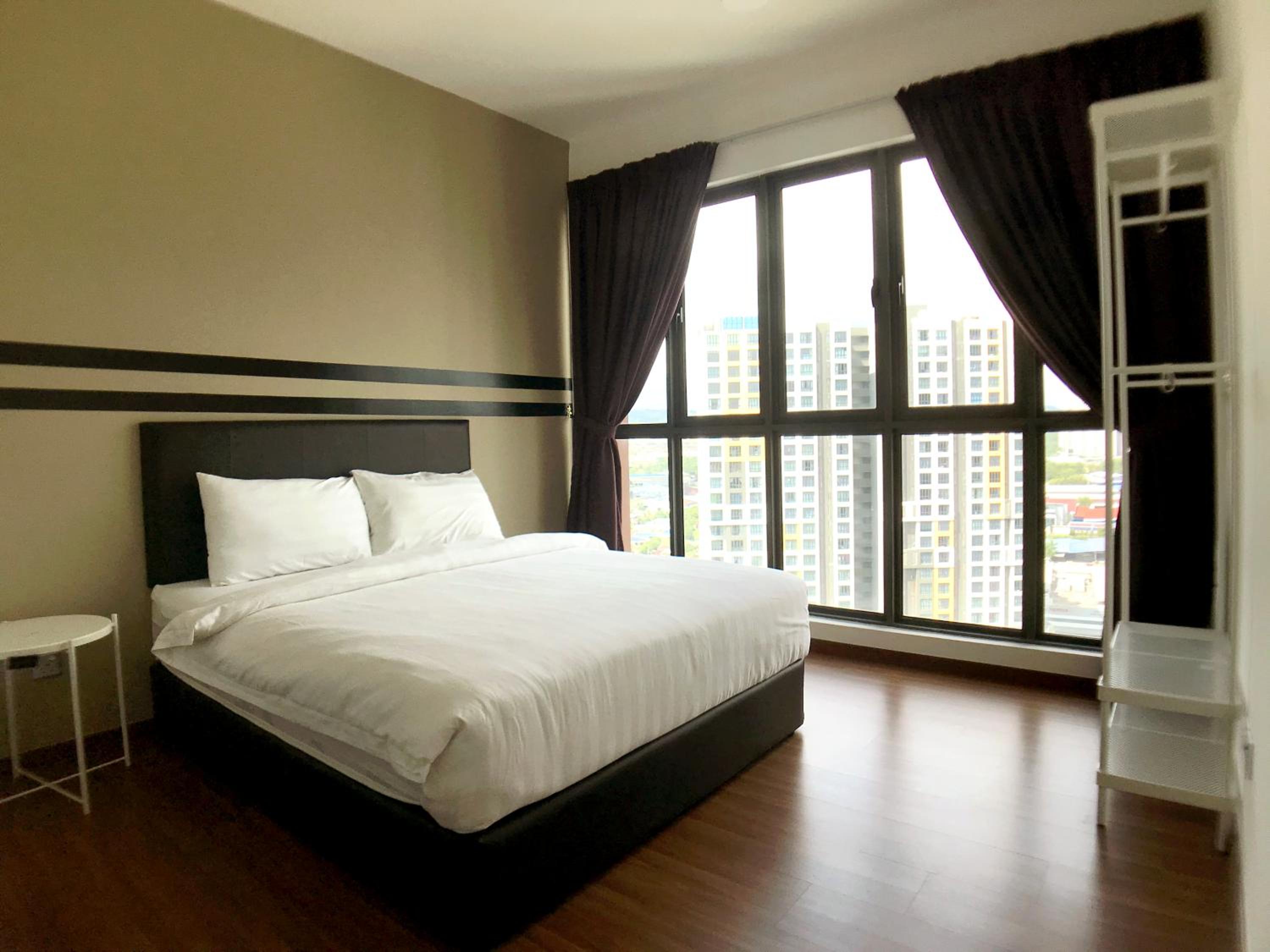 Amerin Mall & Suites