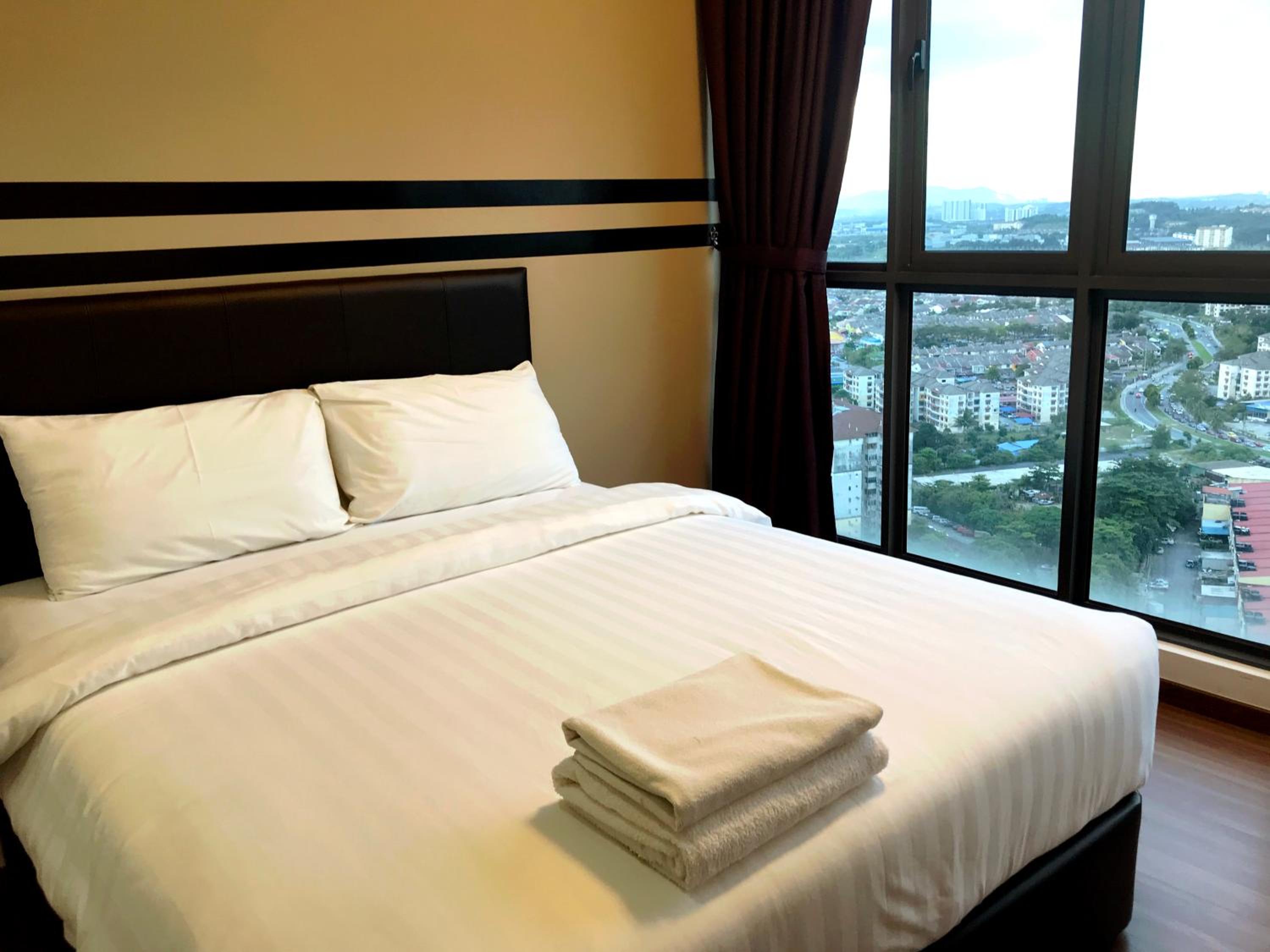 Amerin Mall & Suites