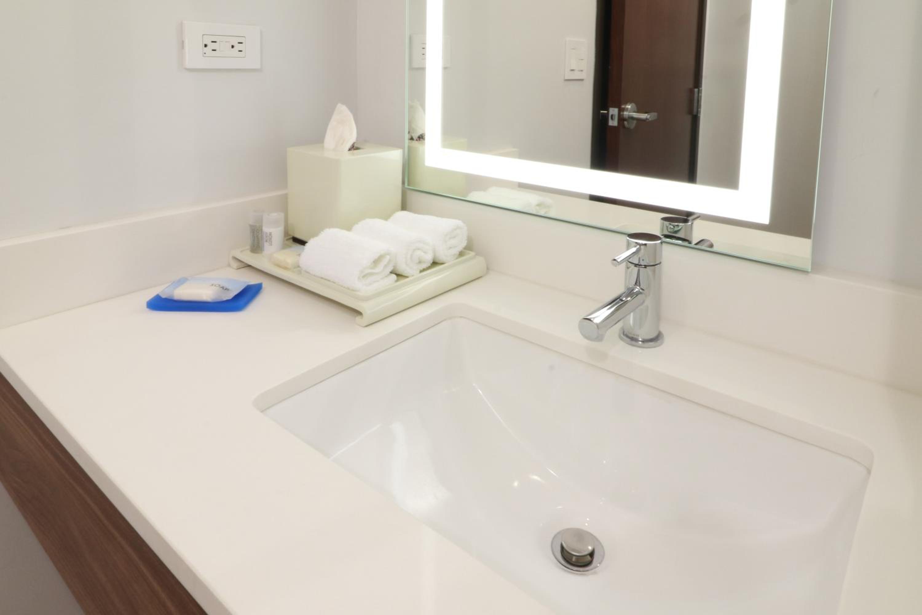 Ensenada Vacations - Holiday Inn Express Suites - Ensenada Centro, an IHG Hotel - Property Image 67