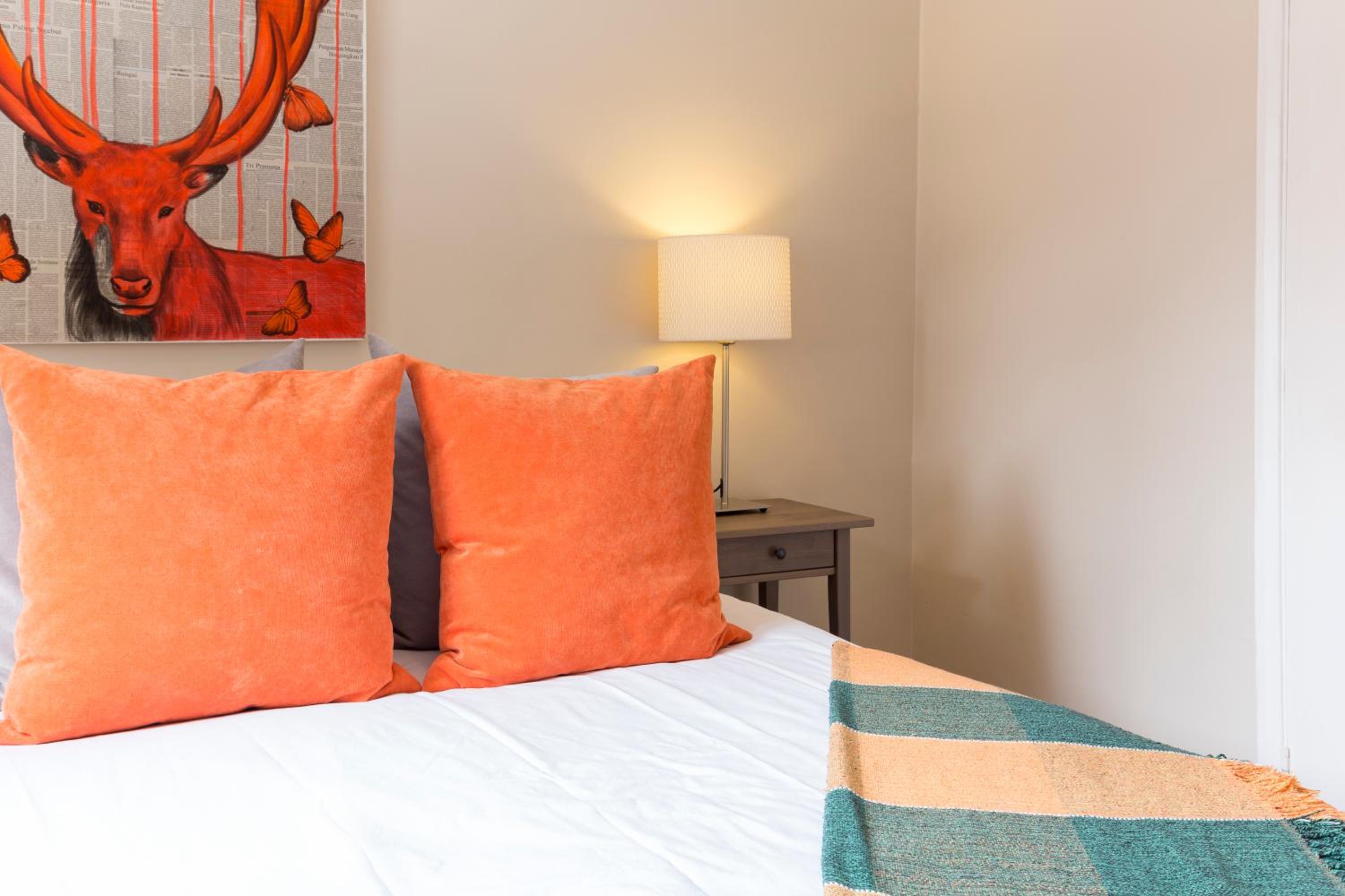 Modernised Apartments 1 and 2 Bedrooms Option Terrace and Balcony High Street