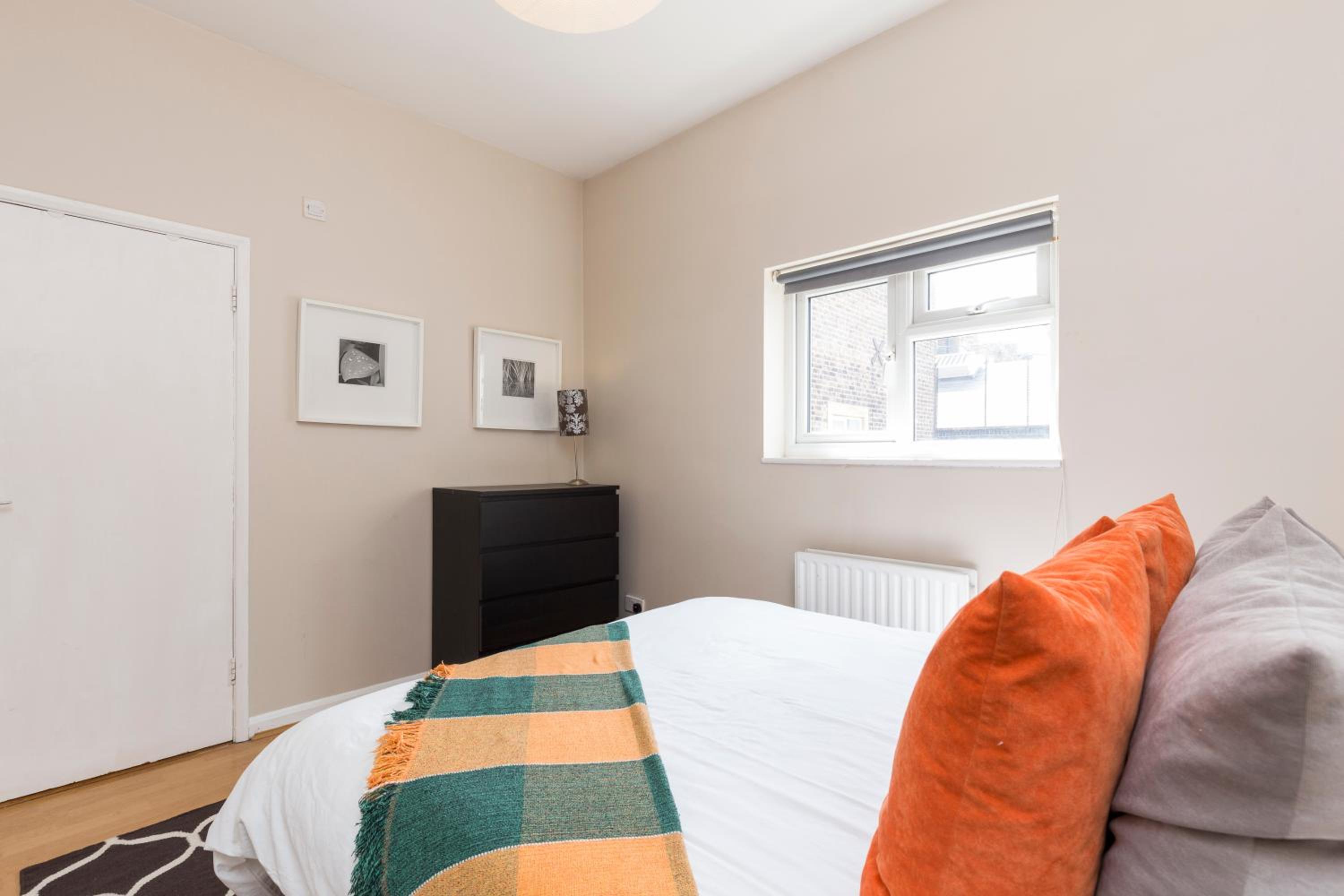 Modernised Apartments 1 and 2 Bedrooms Option Terrace and Balcony High Street