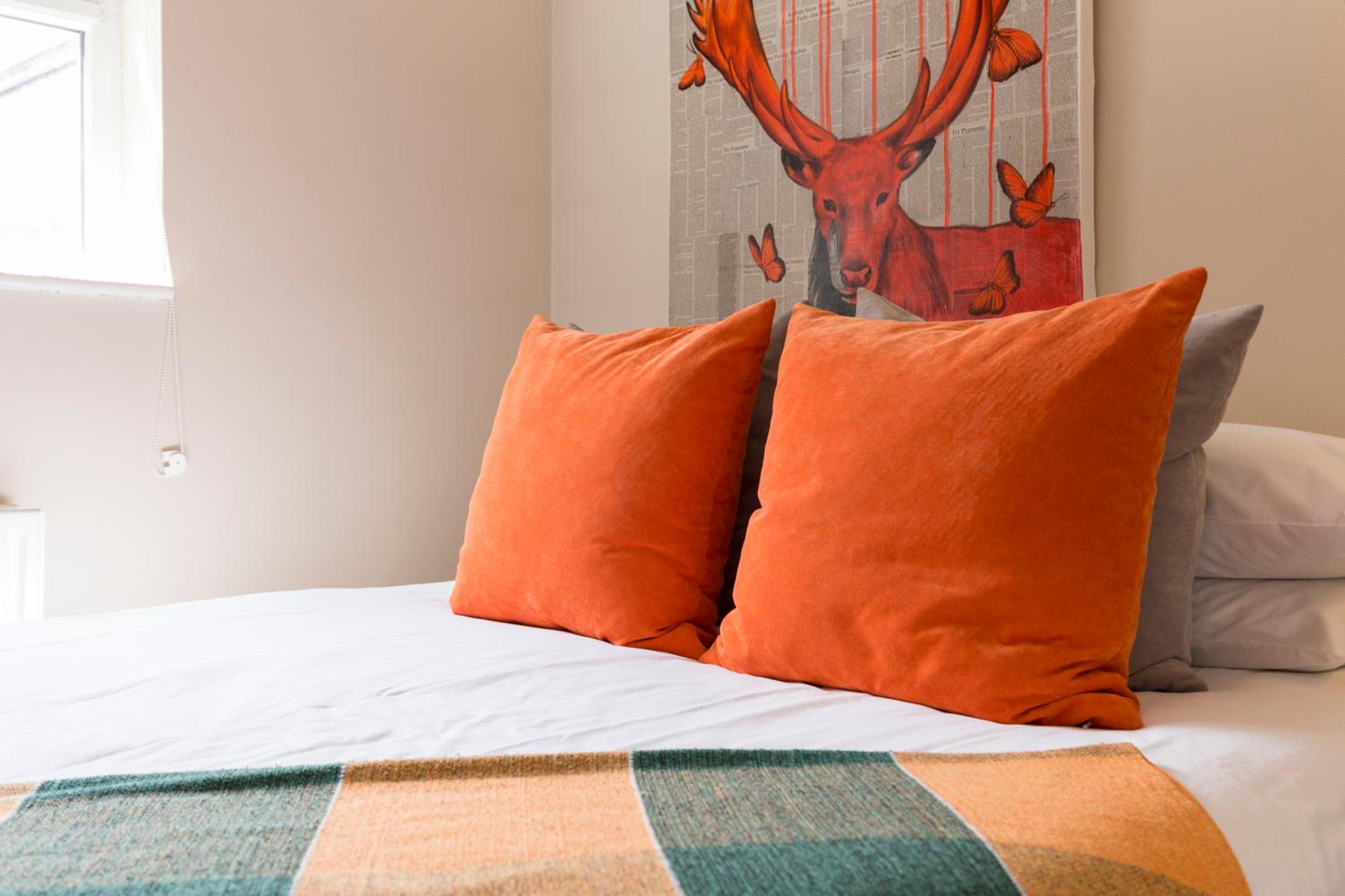 Modernised Apartments 1 and 2 Bedrooms Option Terrace and Balcony High Street