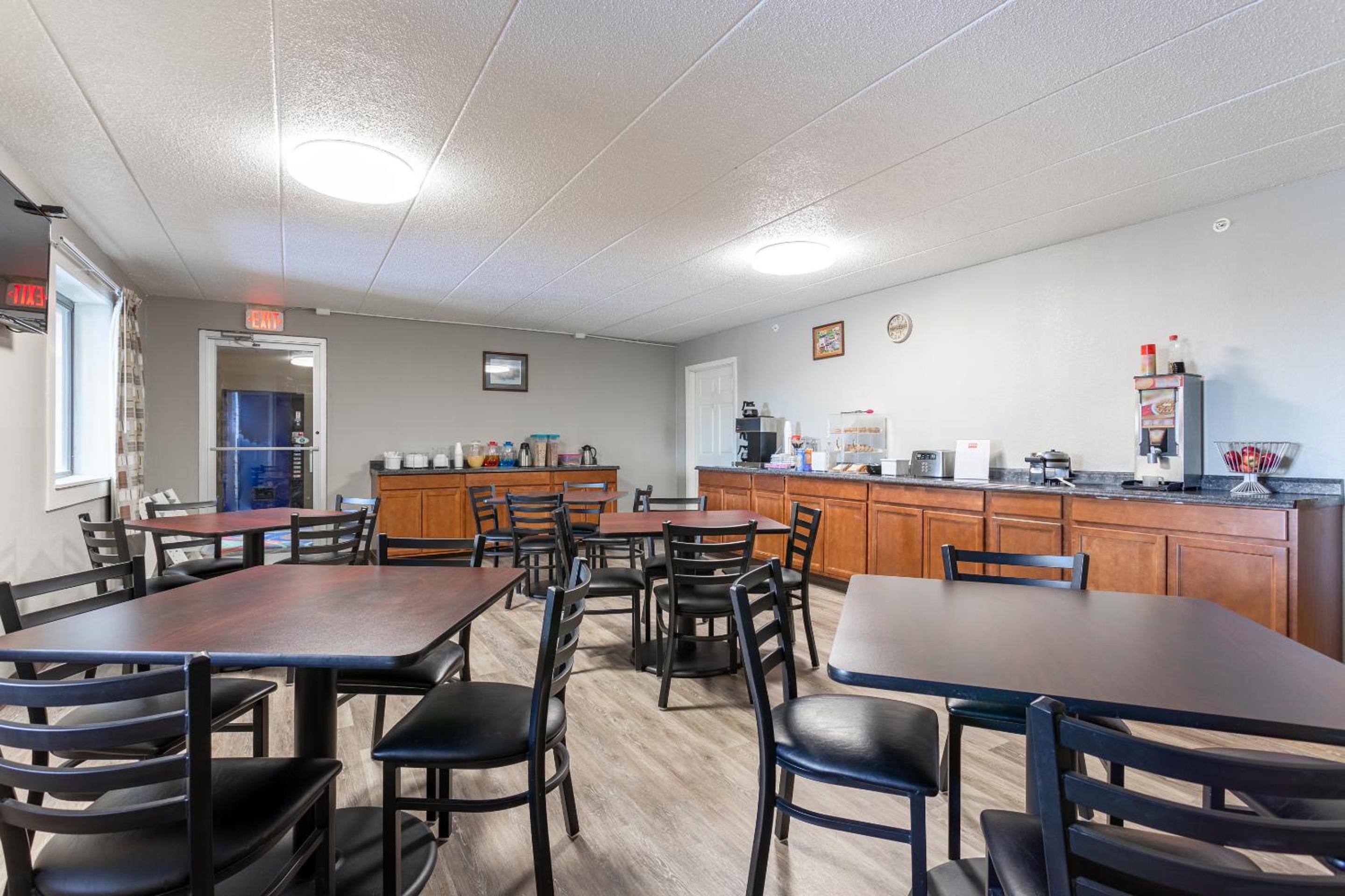 FairBridge Inn Express Monroe City - Property Image 9