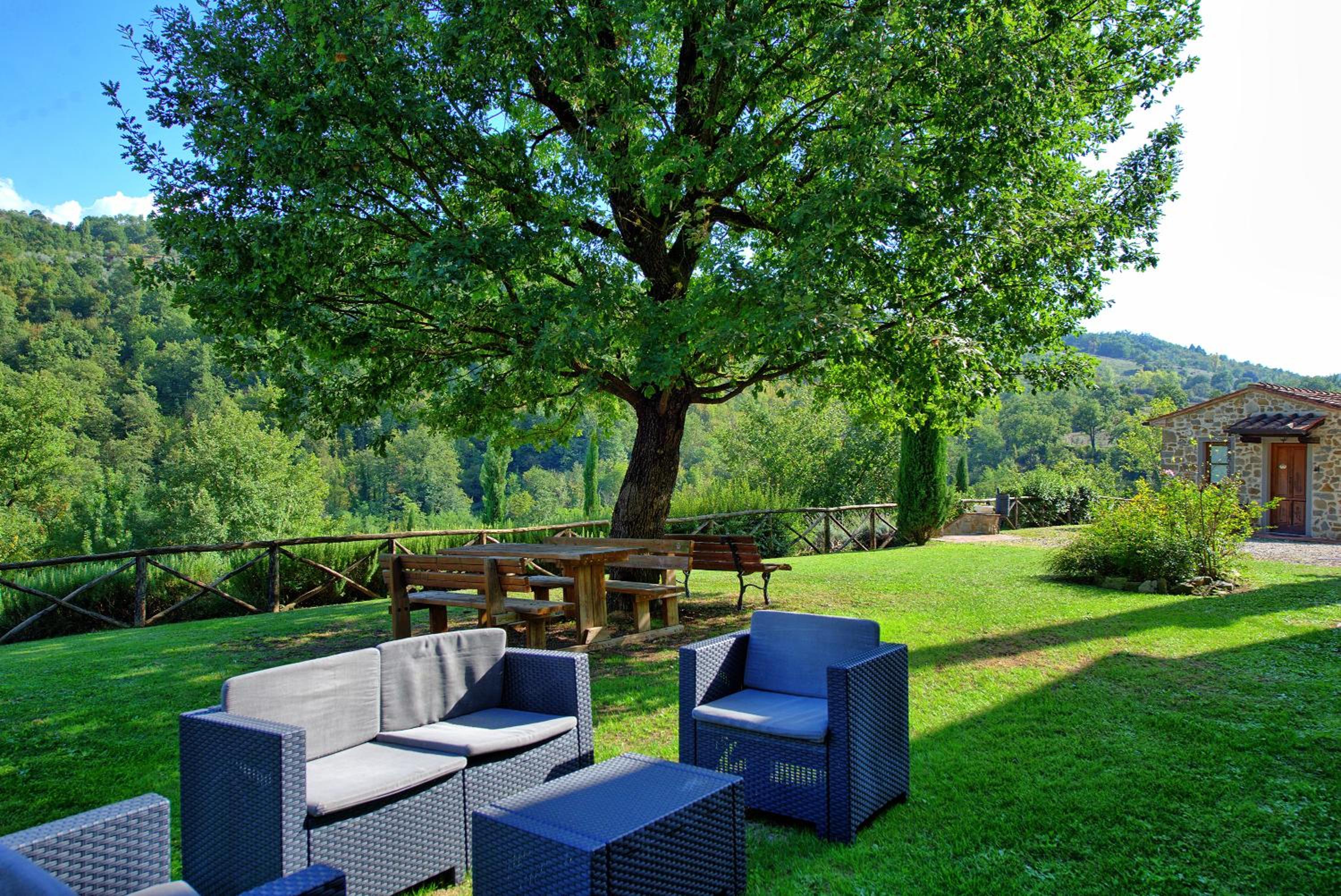 Villa Casentino by PosarelliVillas