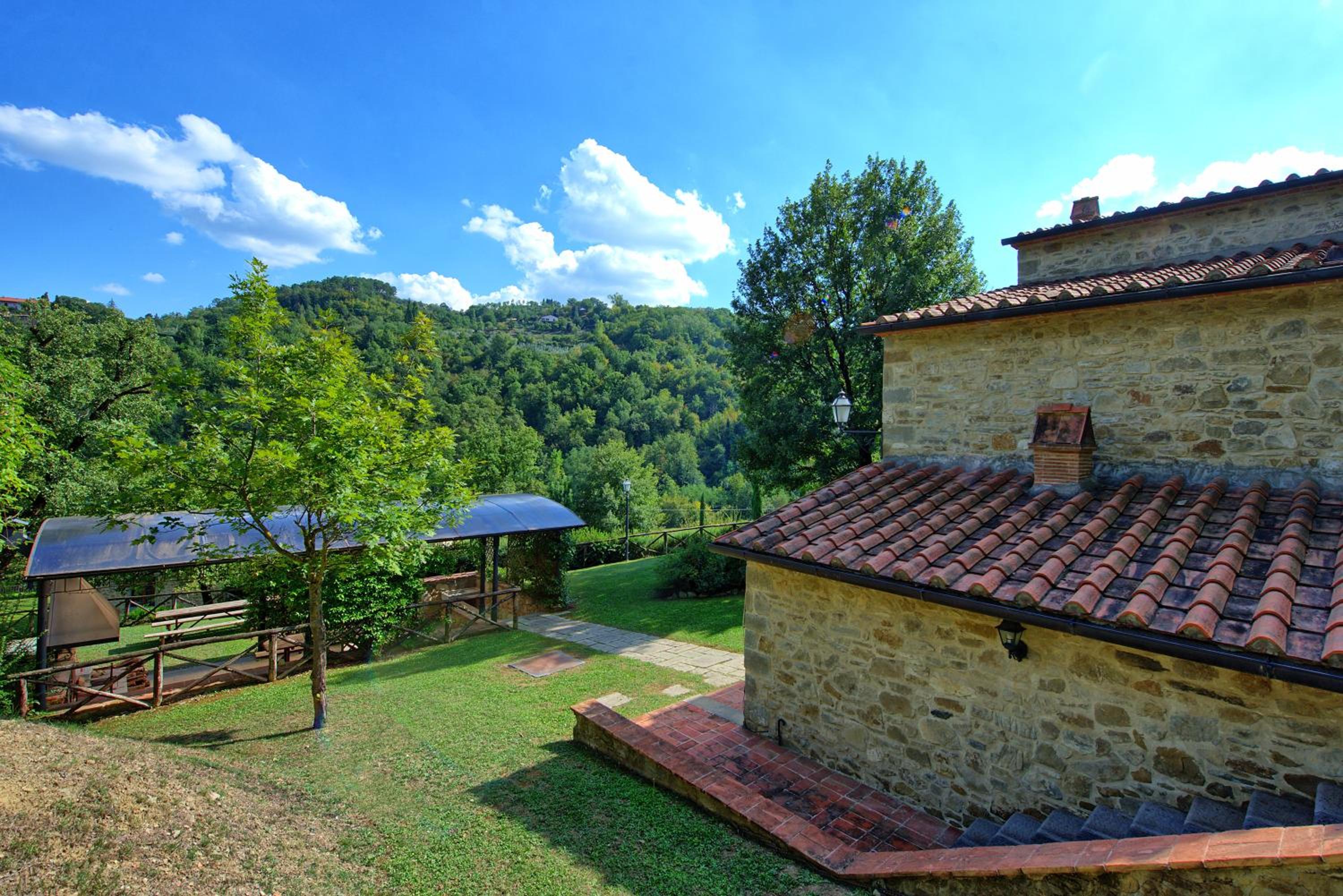 Villa Casentino by PosarelliVillas