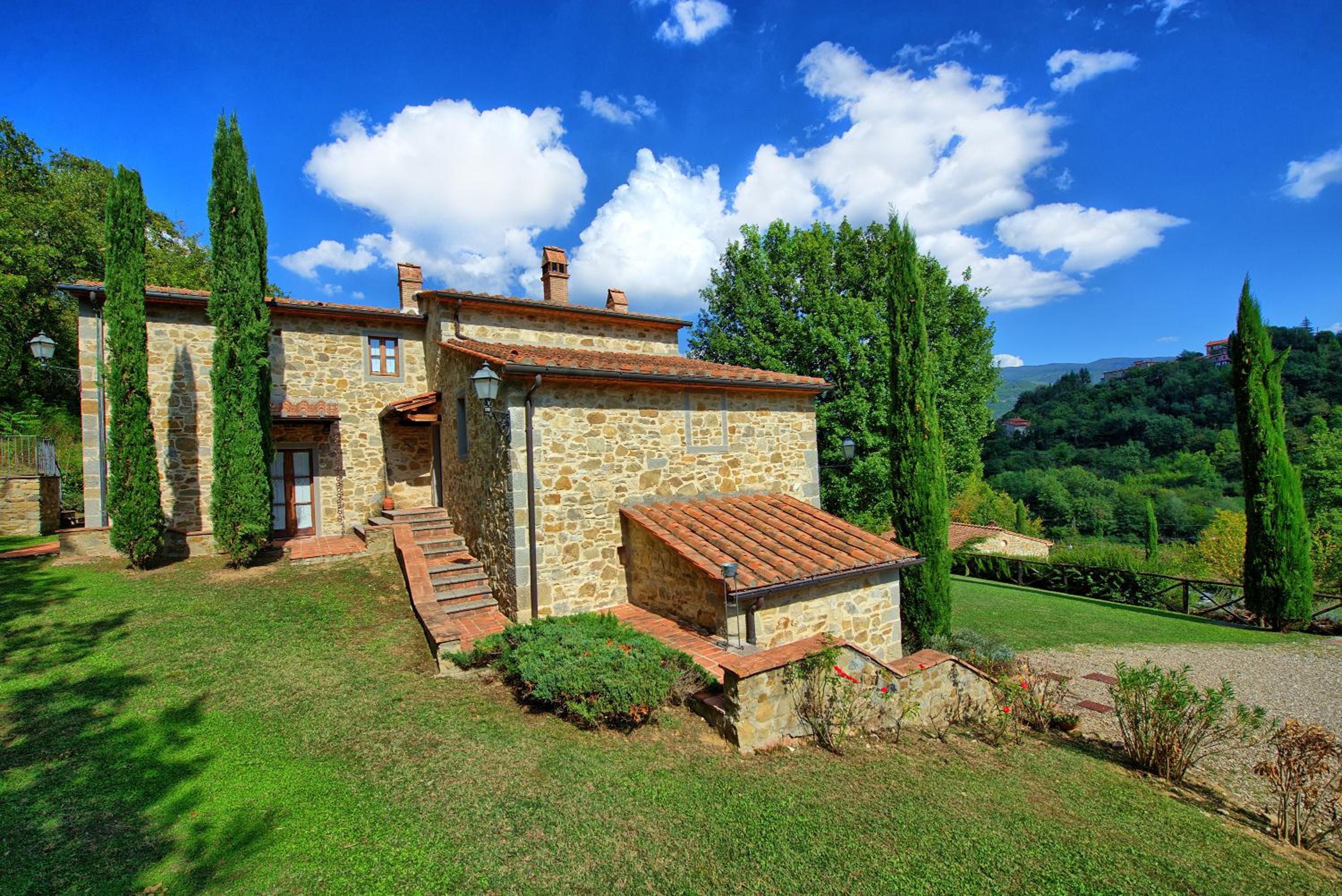Villa Casentino by PosarelliVillas