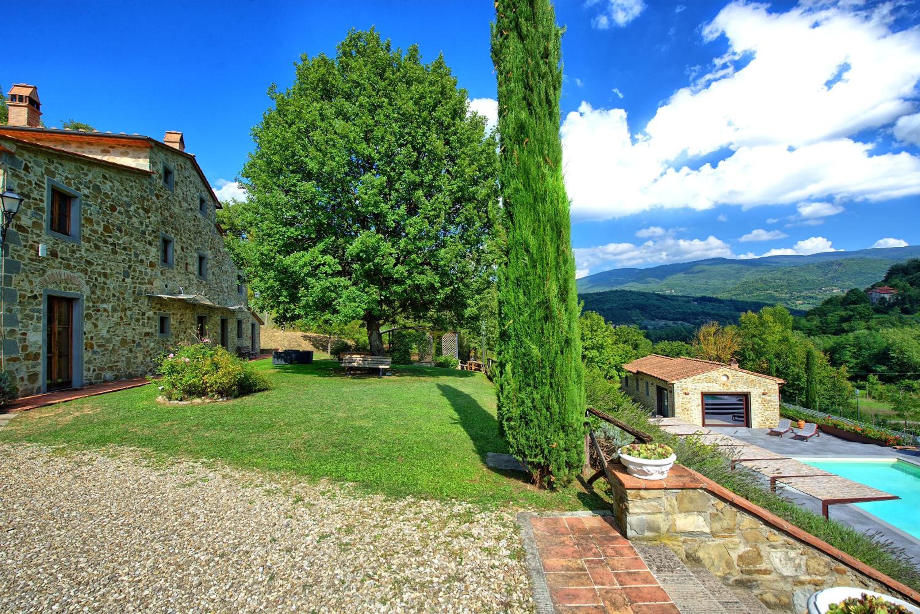 Villa Casentino by PosarelliVillas