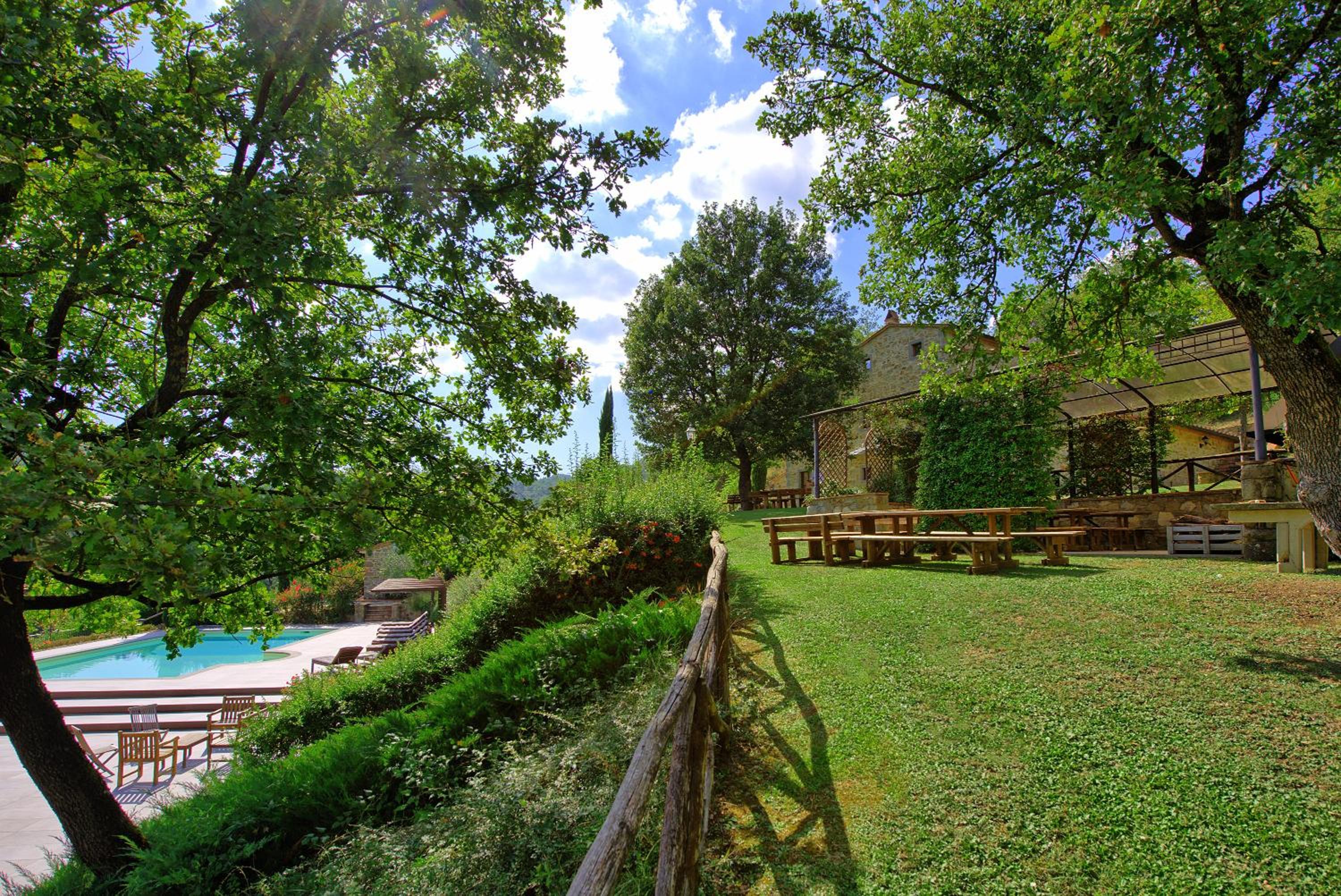 Villa Casentino by PosarelliVillas