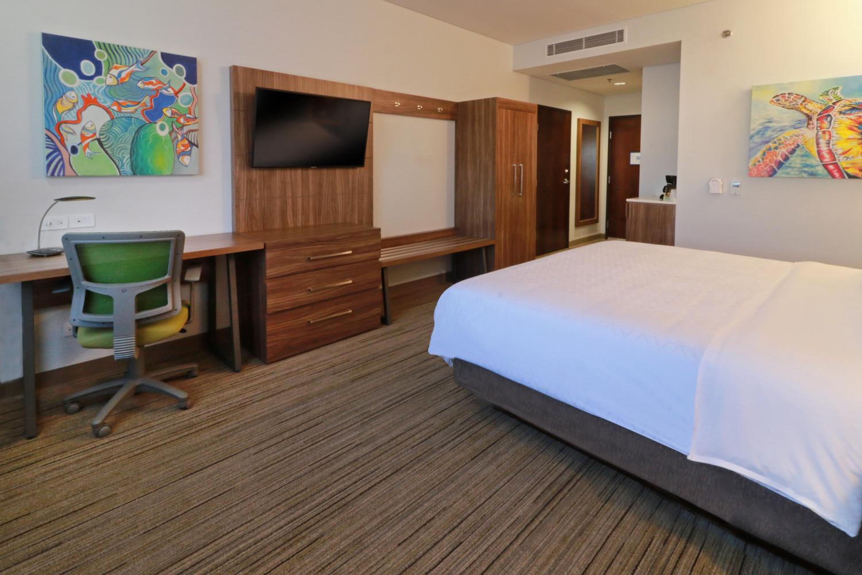 Ensenada Vacations - Holiday Inn Express Suites - Ensenada Centro, an IHG Hotel - Property Image 27