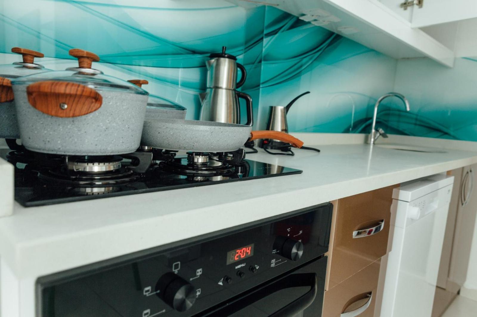 Sare Suites Downtown - Image 29