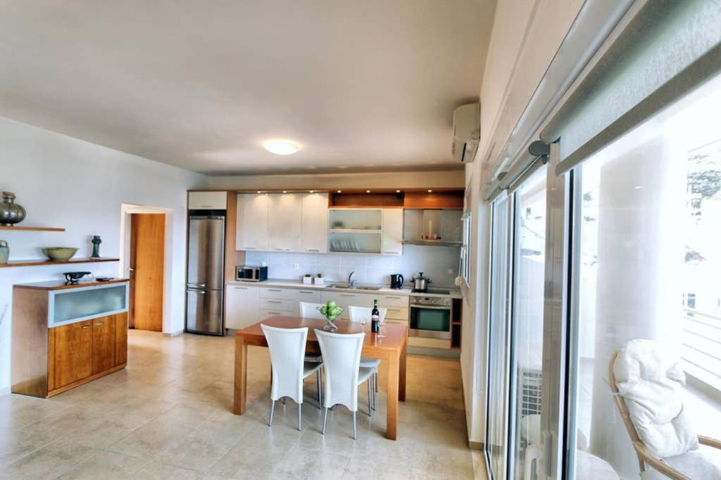 Eleni Sea View Luxury Apartment in Mades view 3