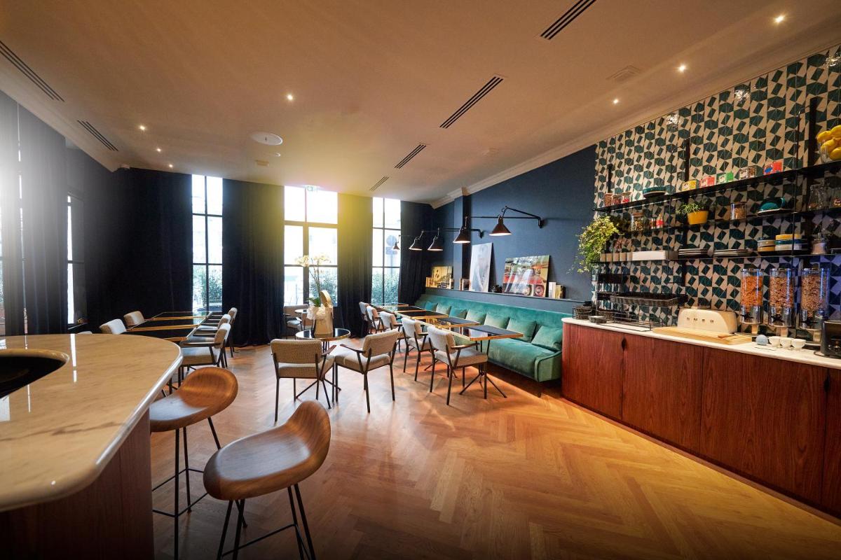bar