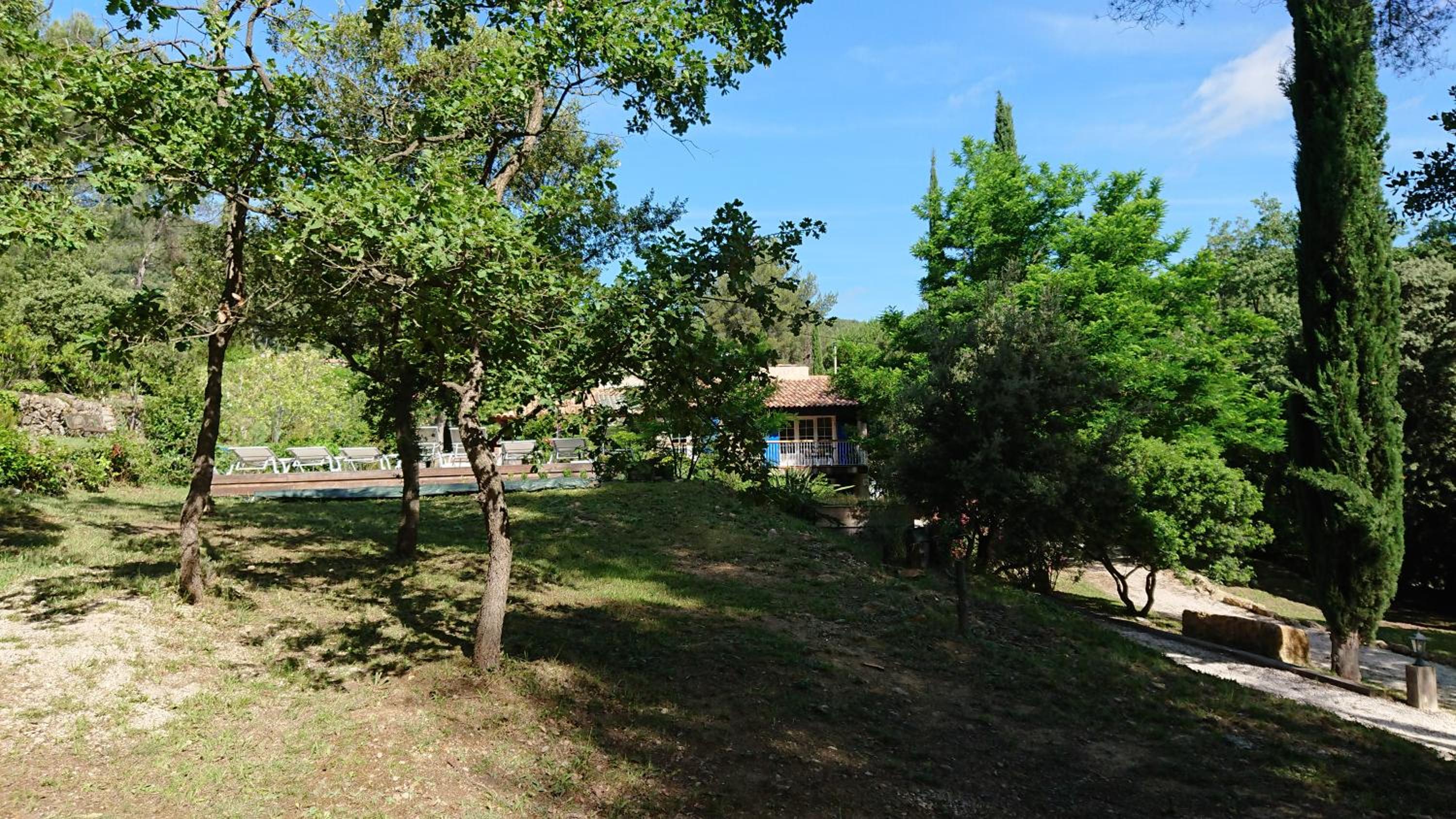 baraveou home in nature view 3