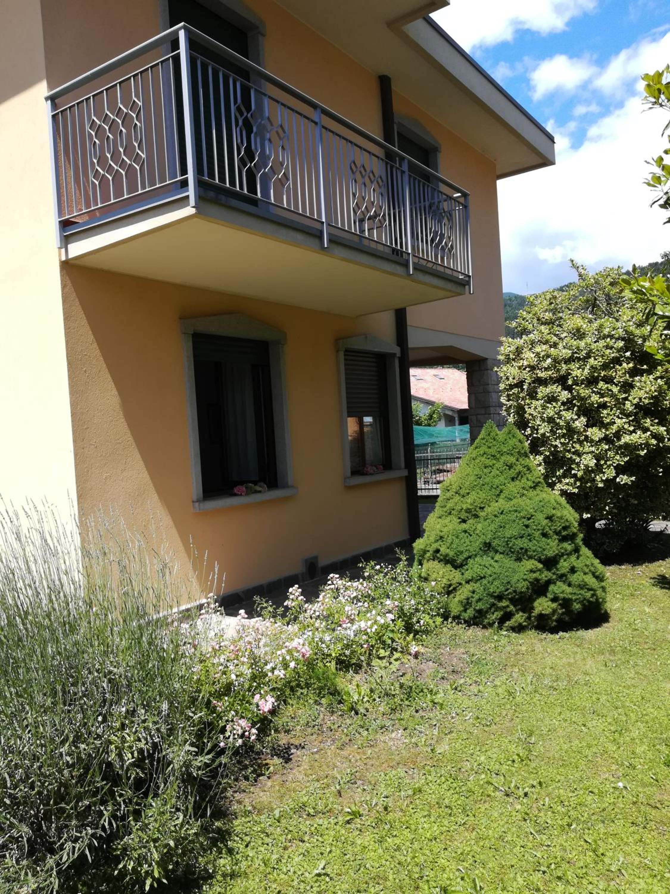 LA MOIA view 2