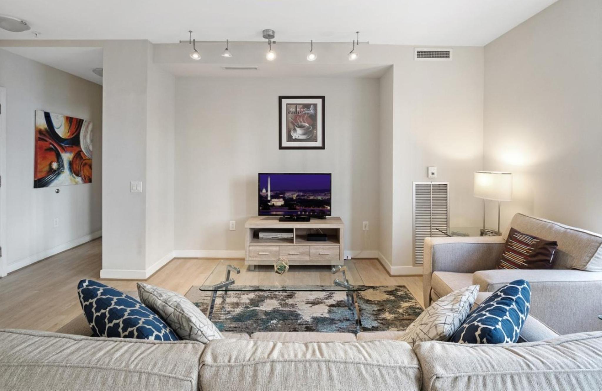 Global Luxury Suites at The White House