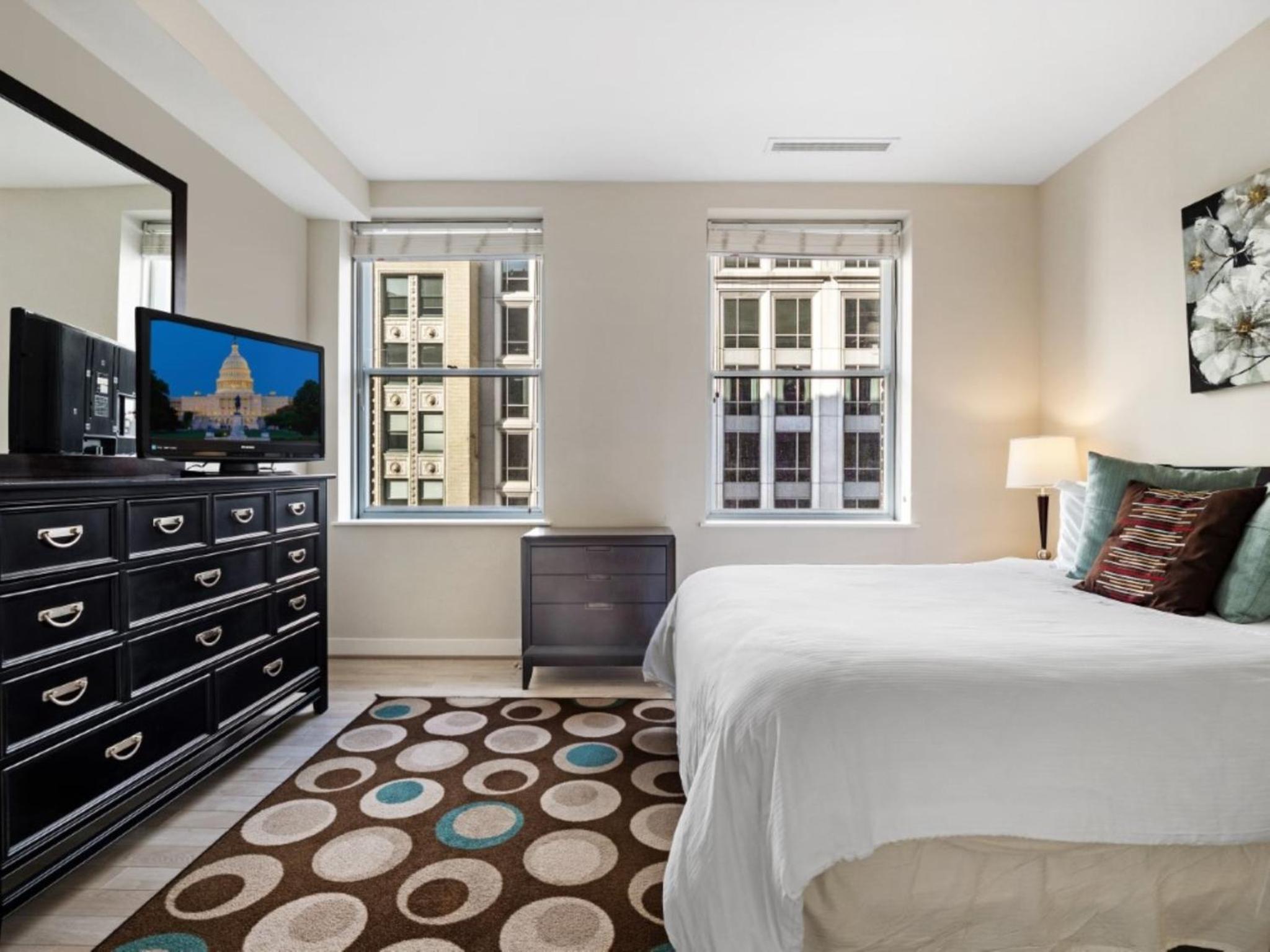 Global Luxury Suites at The White House