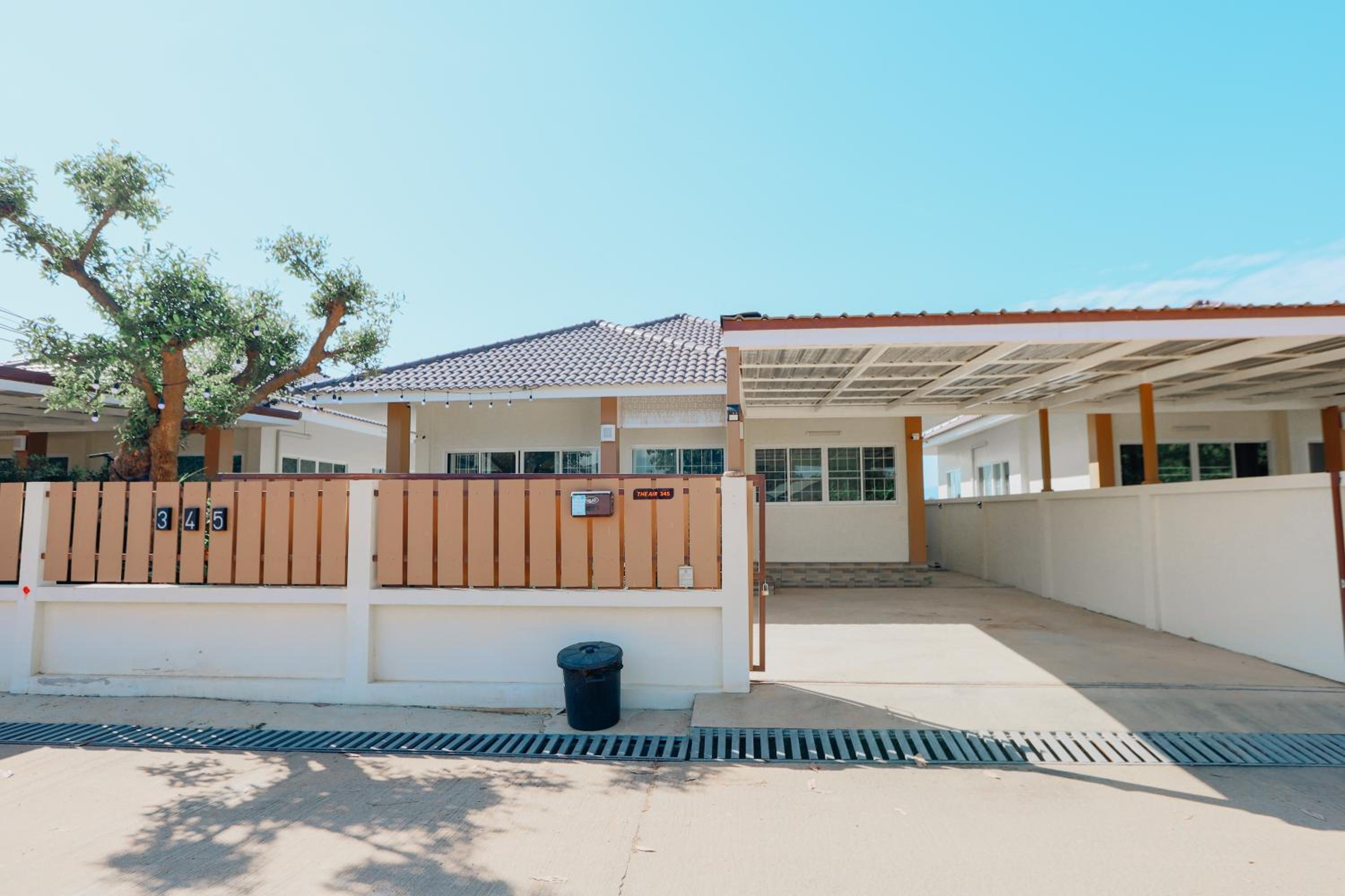 Glass House, Mountain View, Near Airport-City