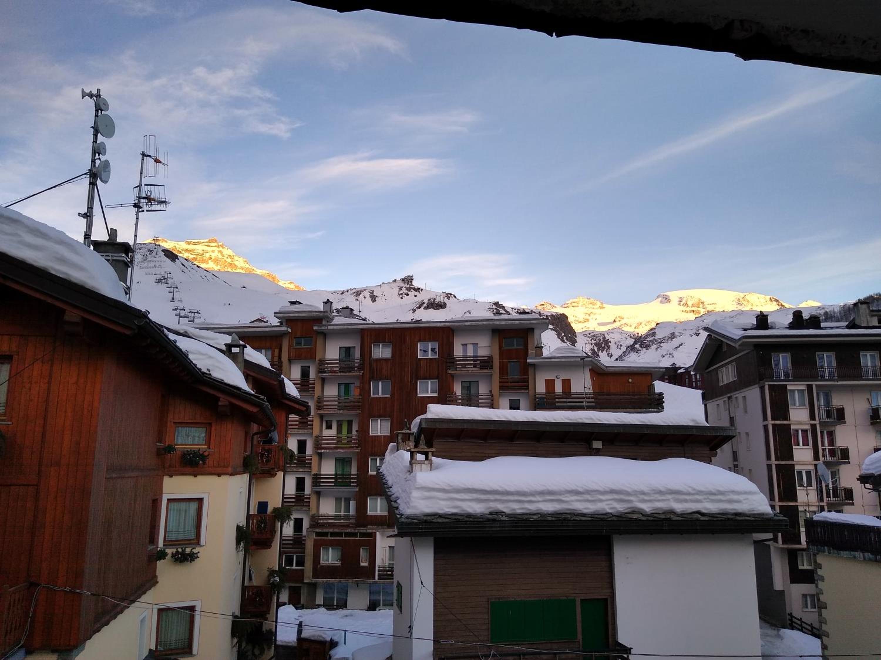 Hotel In Cervinia Center - 50mt from ski slopes - Image 1
