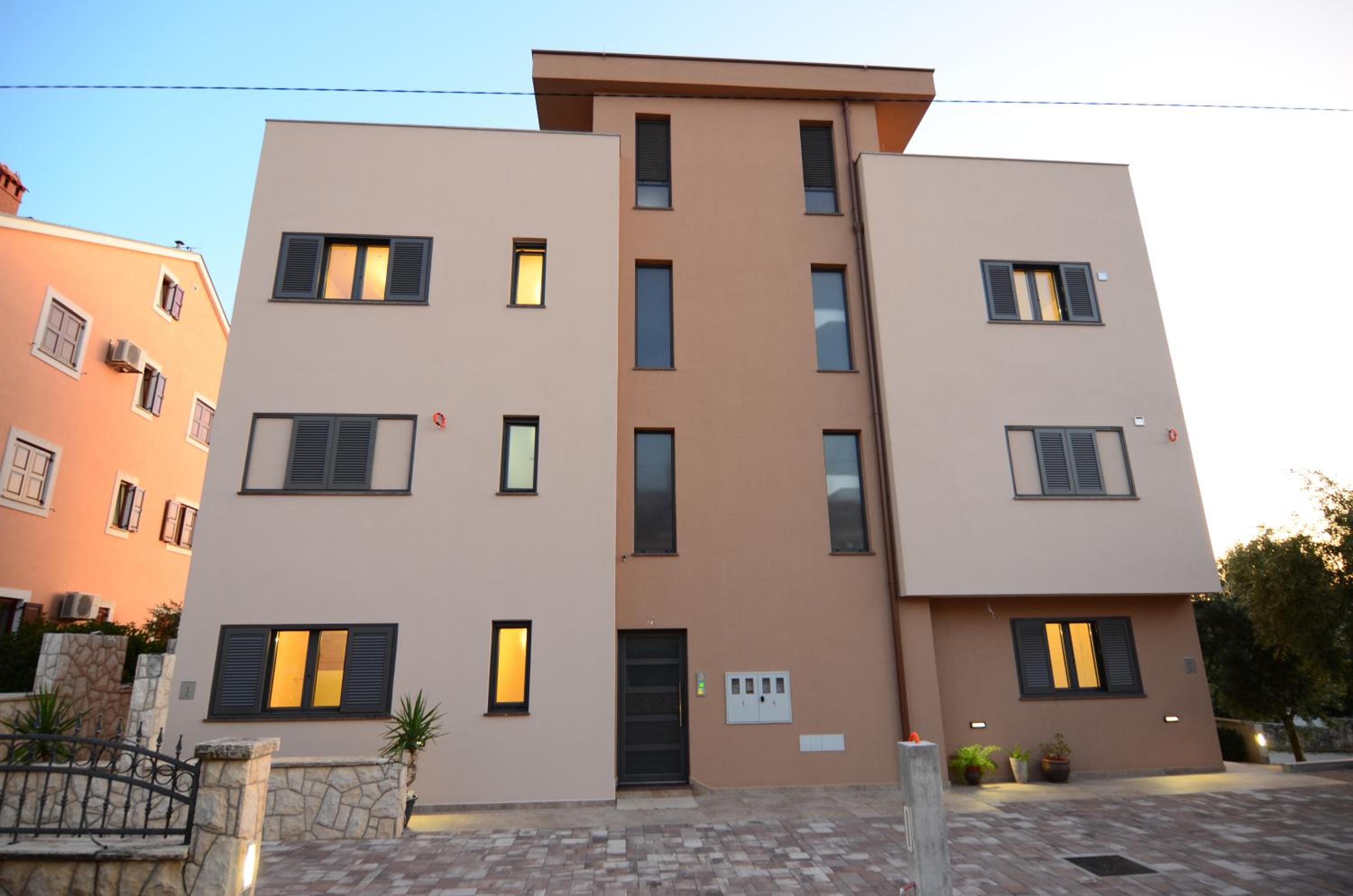 Hotel Apartments Luana with private jacuzzi - Image 1