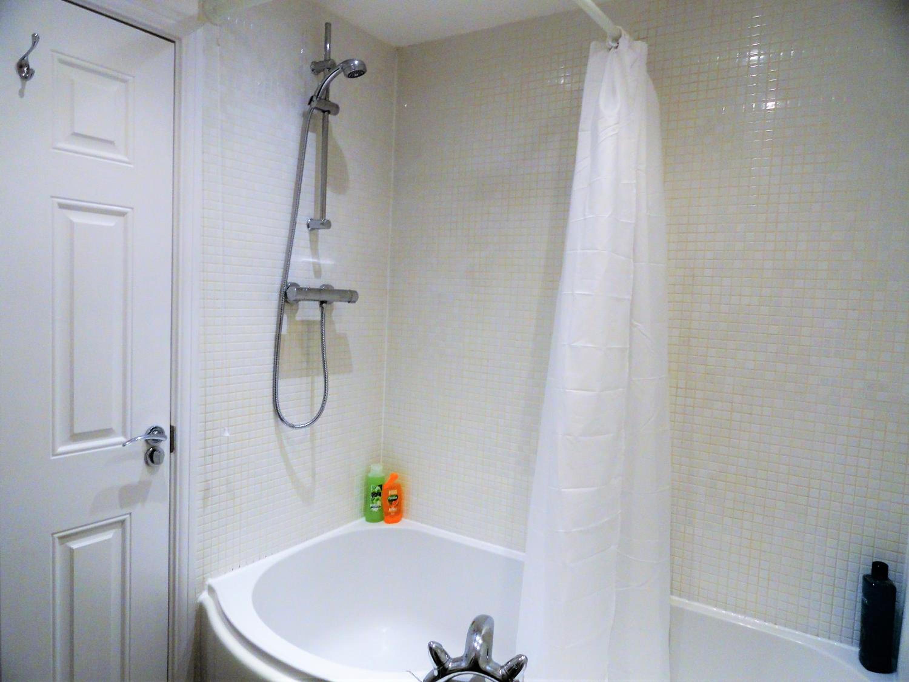 Comfortable and Welcoming Beatrix House by Cliftonvalley Apartments