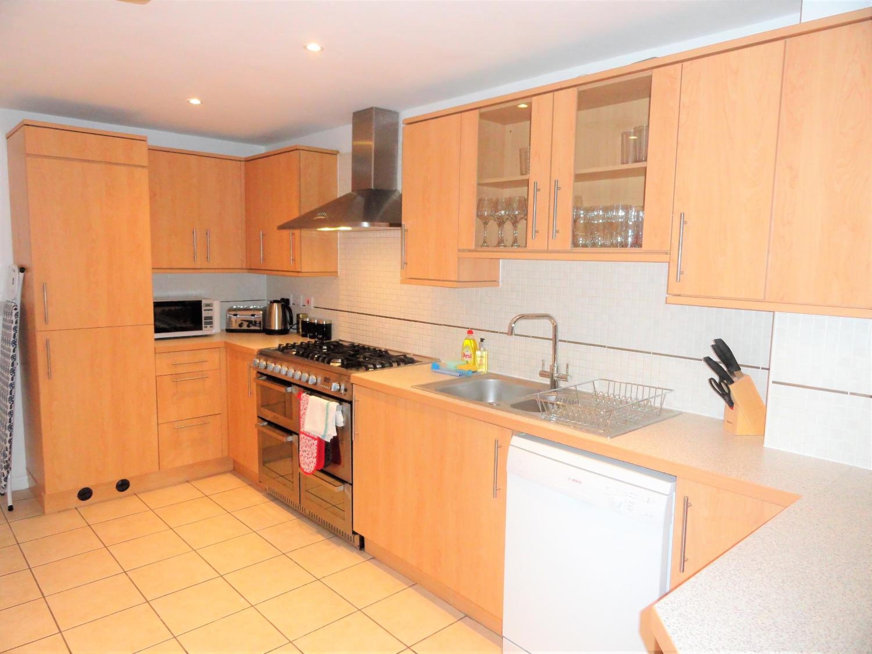 Comfortable and Welcoming Beatrix House by Cliftonvalley Apartments