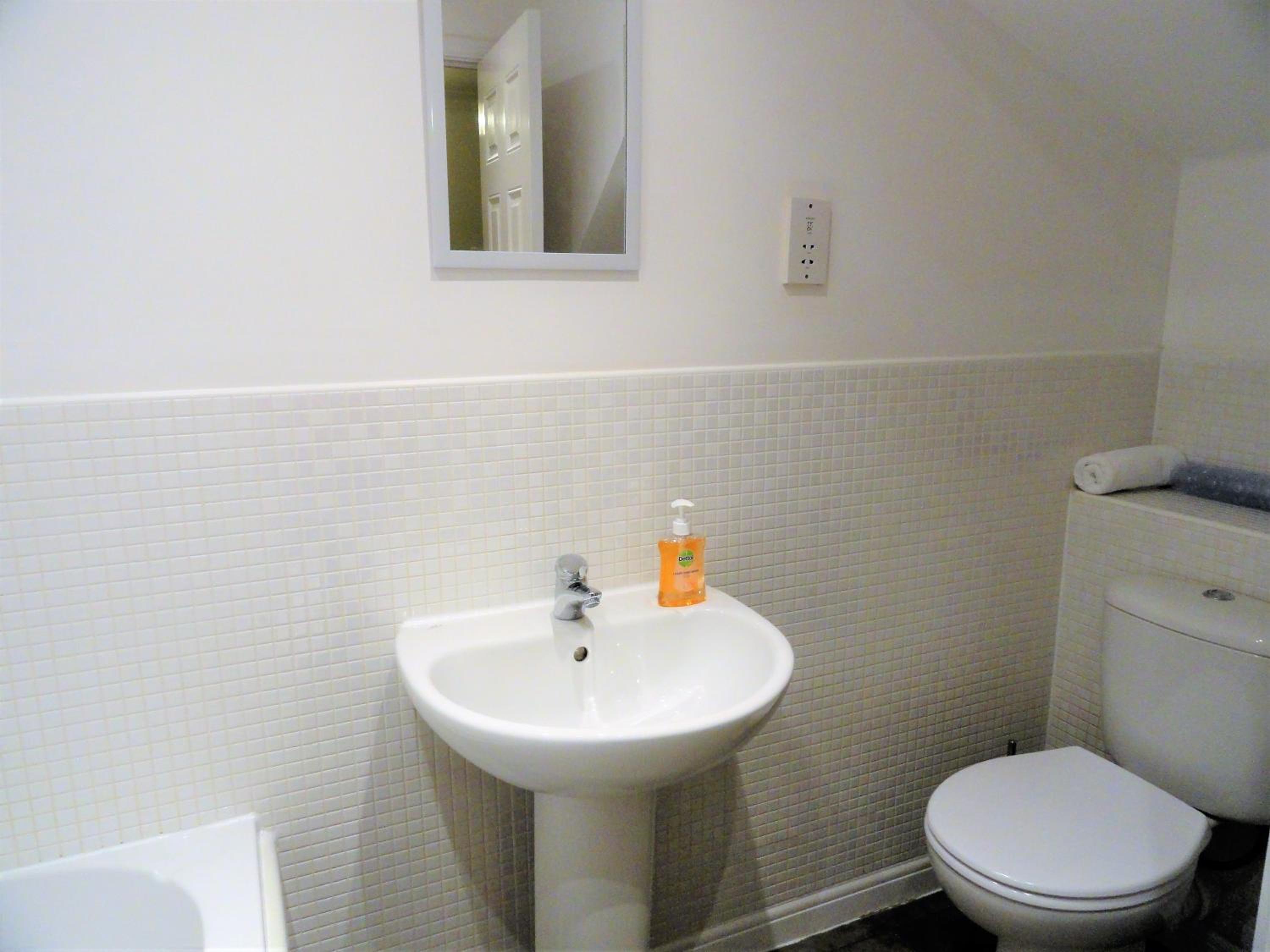 Comfortable and Welcoming Beatrix House by Cliftonvalley Apartments