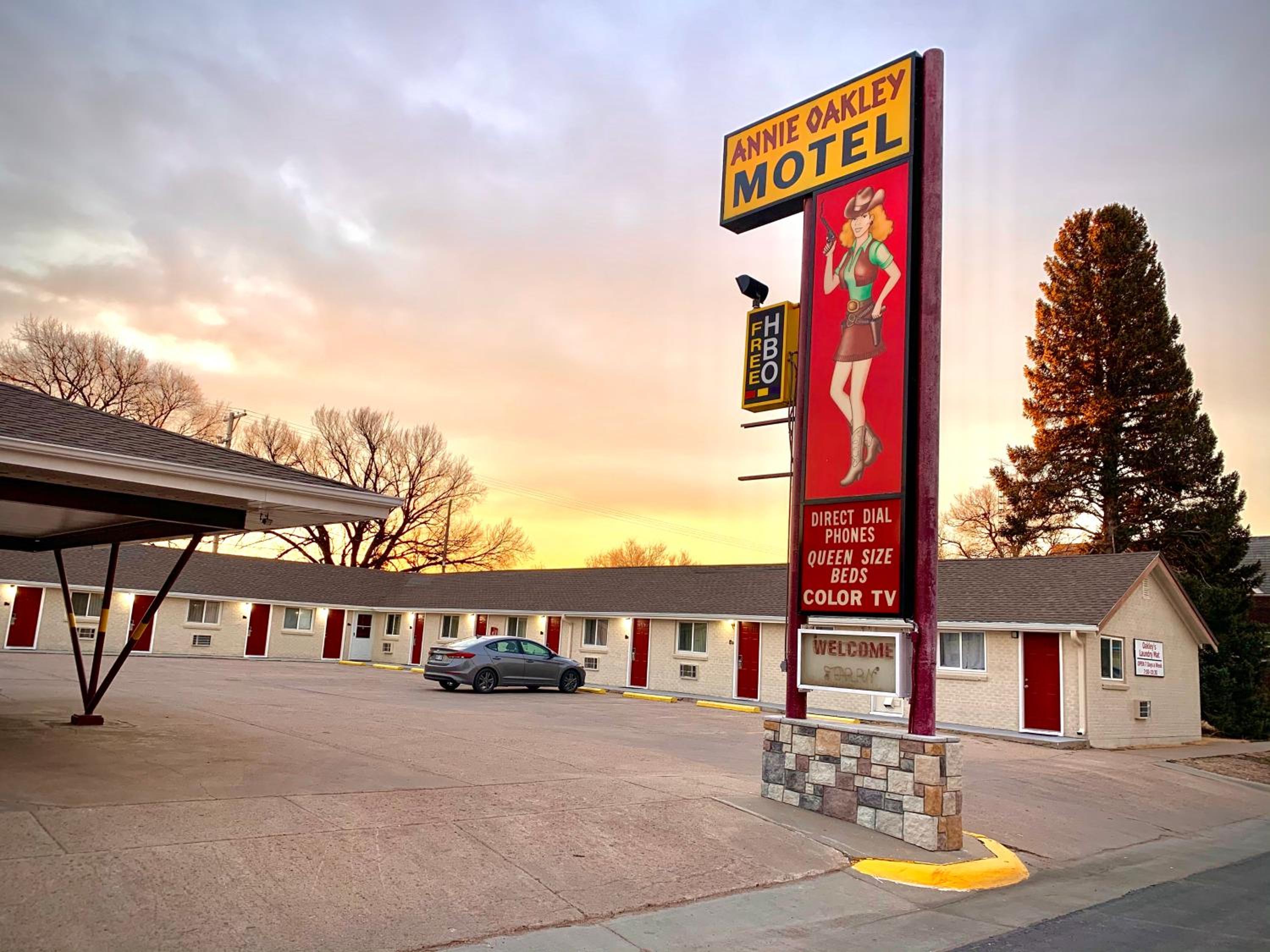 Annie Oakley Motel Oakley - Property Image 1